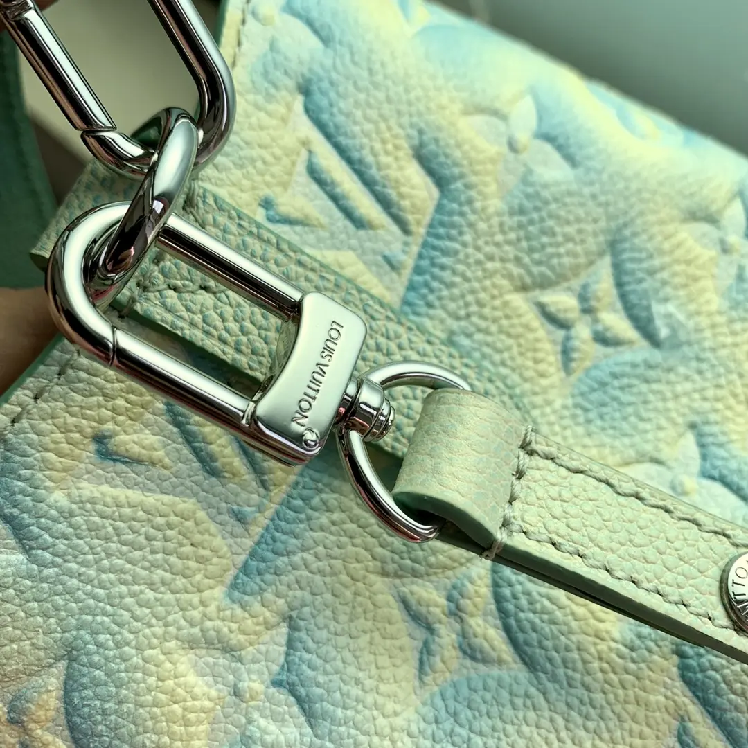 Louis Vuitton 2022 new fashion Handbags M46269