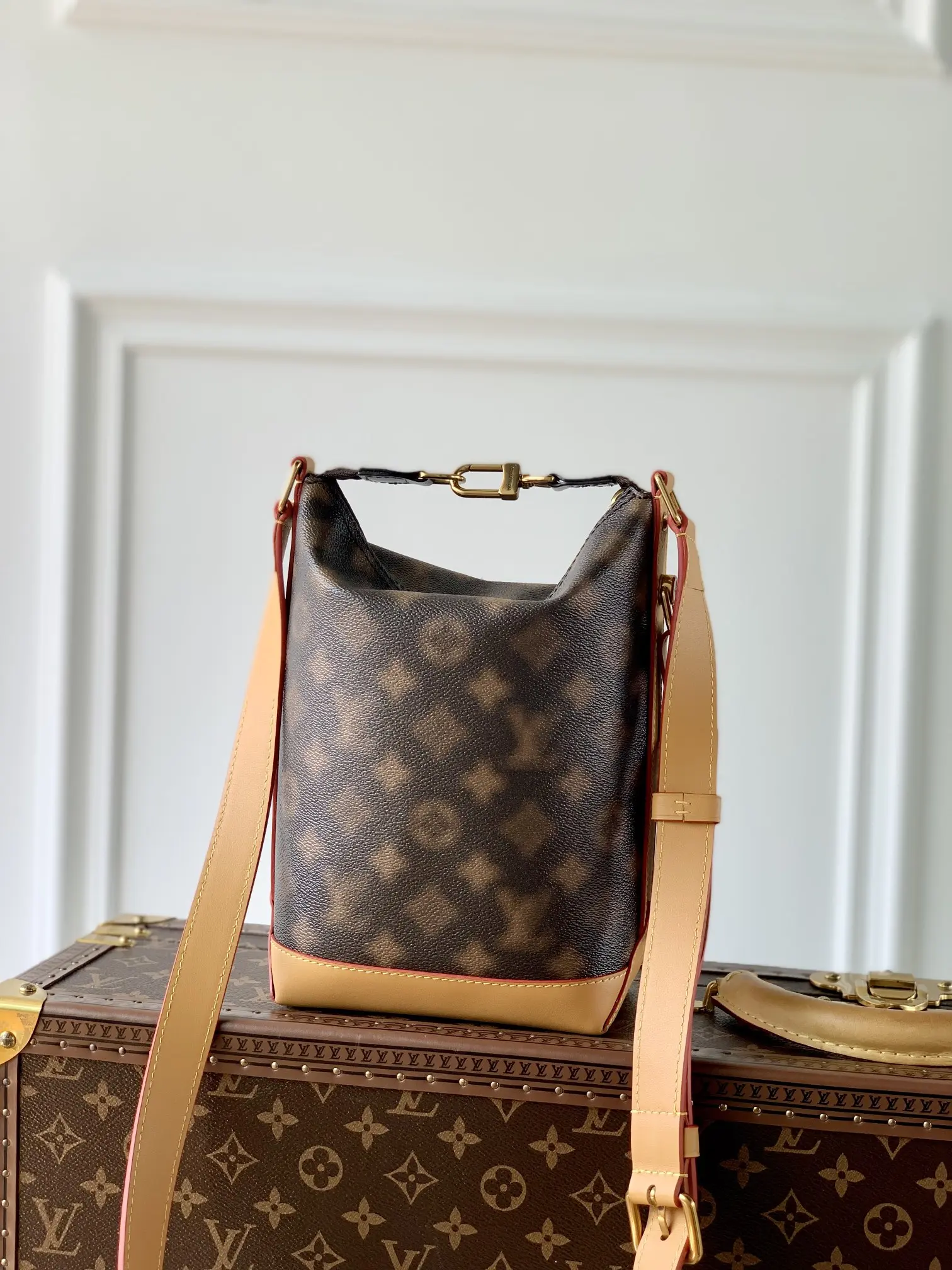 Louis Vuitton 2022 new fashion Handbags M46241