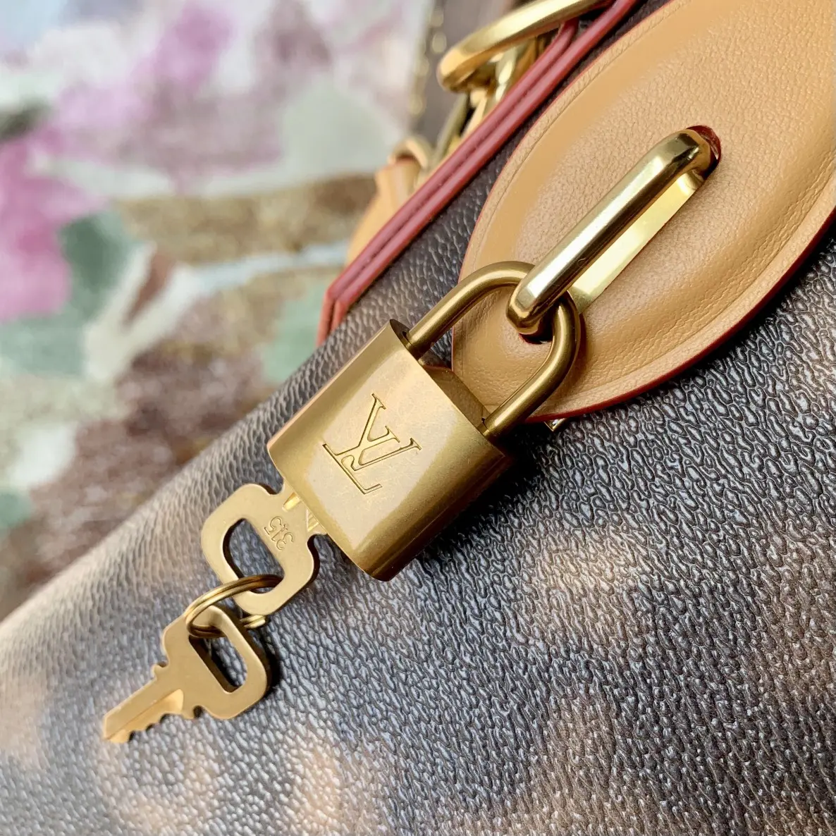 Louis Vuitton 2022 new fashion Handbags M46240