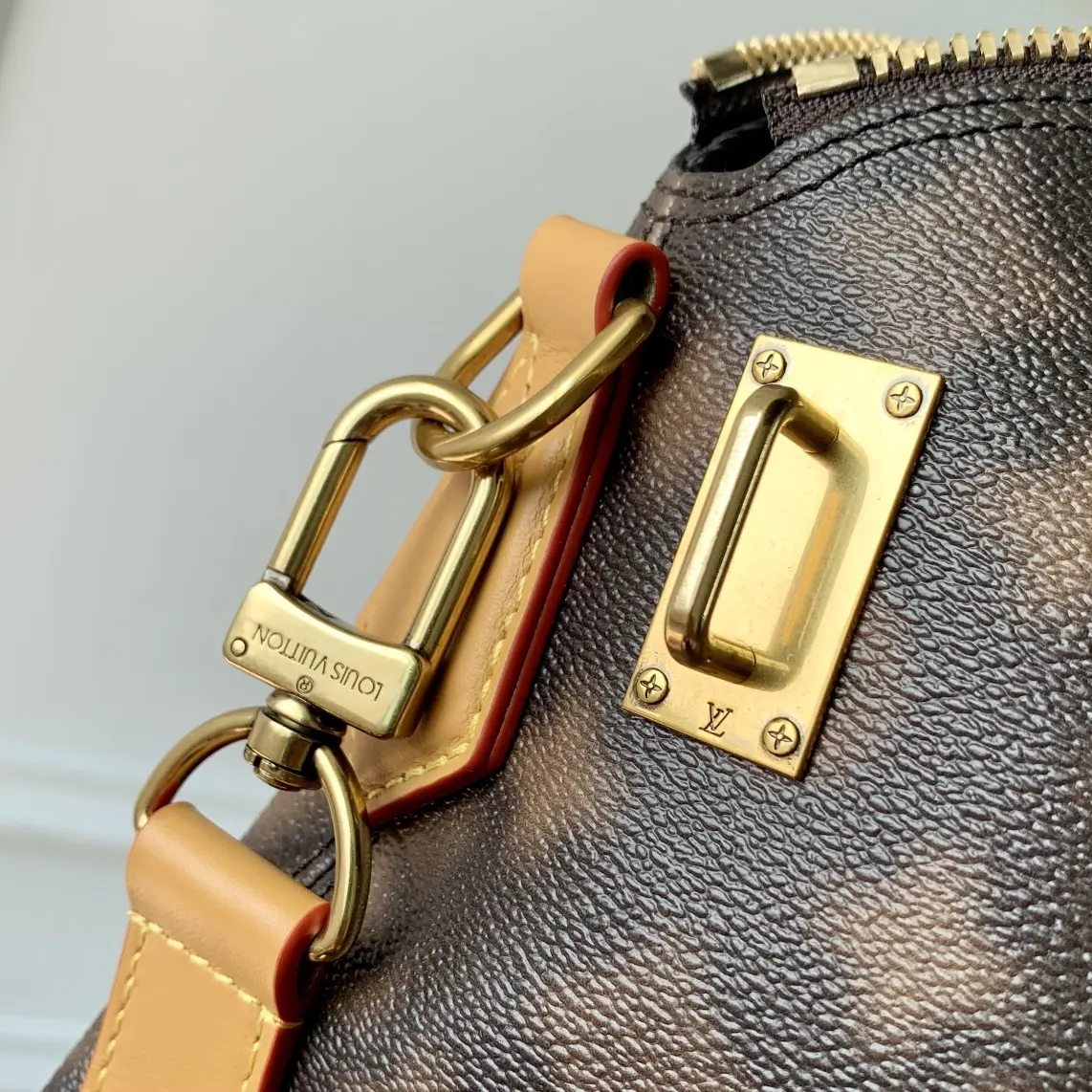 Louis Vuitton 2022 new fashion Handbags M46240