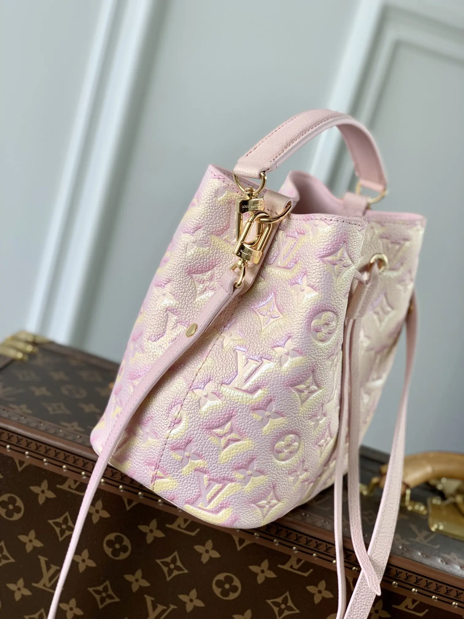 Louis Vuitton 2022 new fashion Handbags M46174