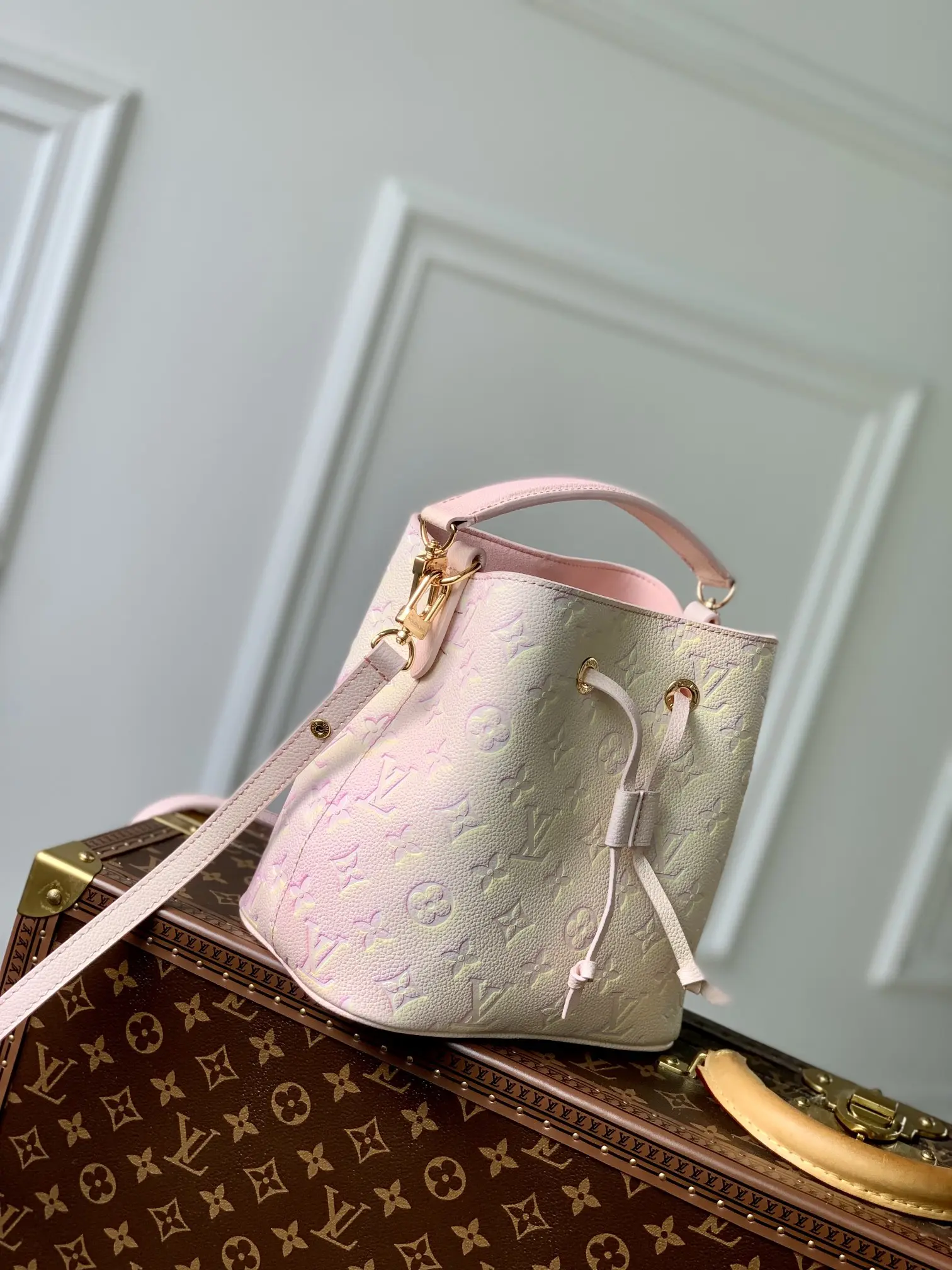 Louis Vuitton 2022 new fashion Handbags M46174