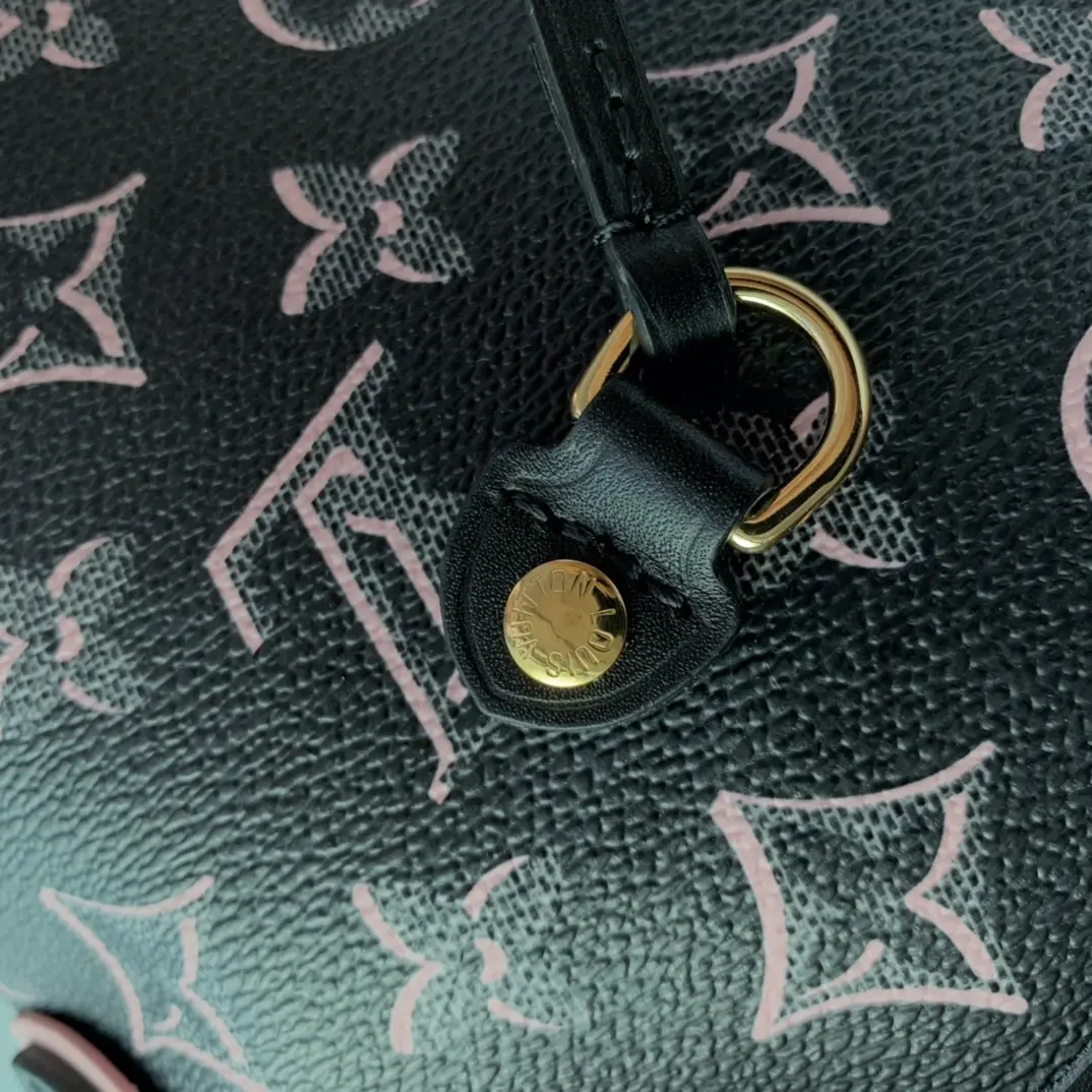 Louis Vuitton 2022 new fashion Handbags M46137
