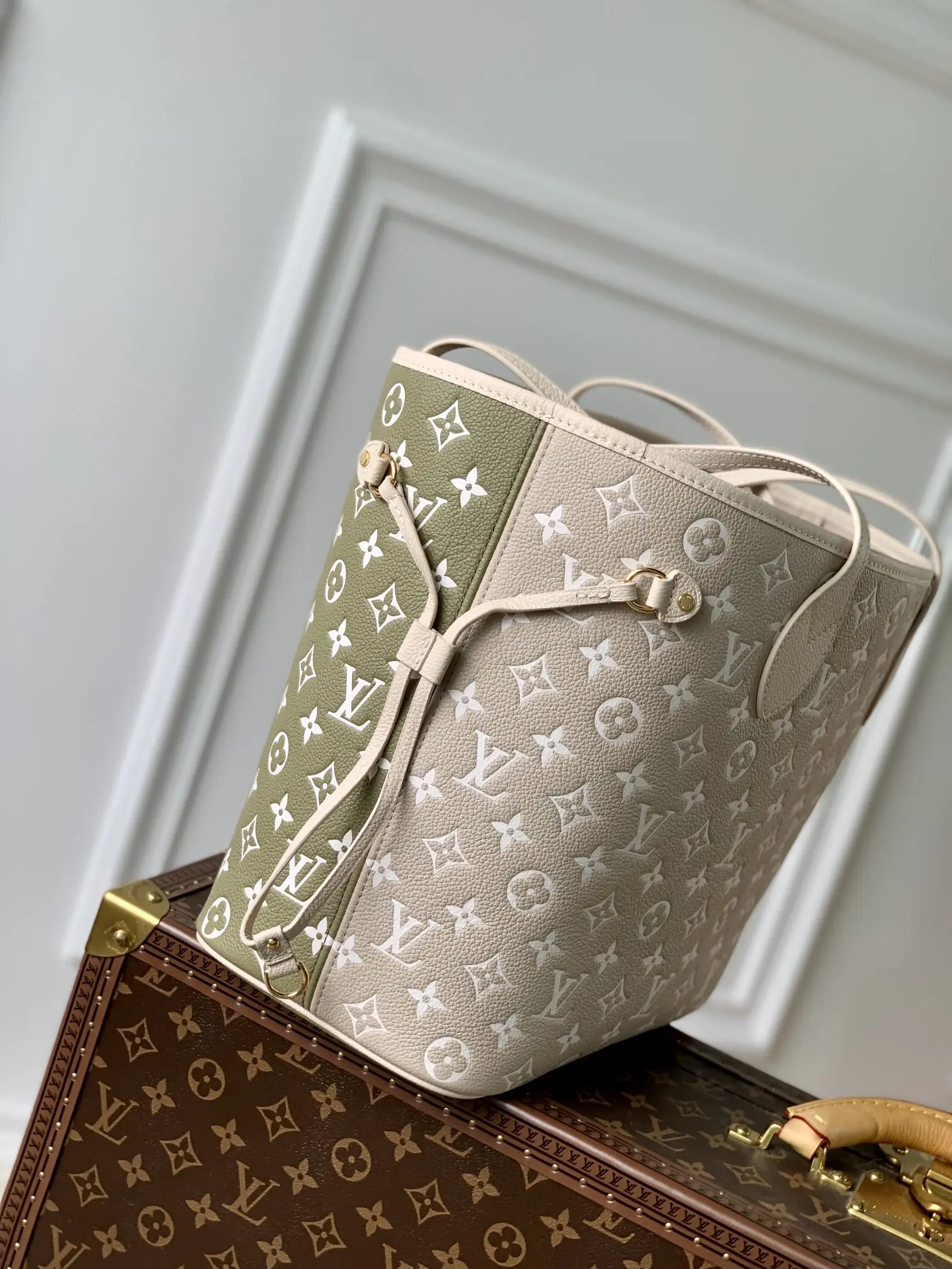 Louis Vuitton 2022 new fashion Handbags M46102