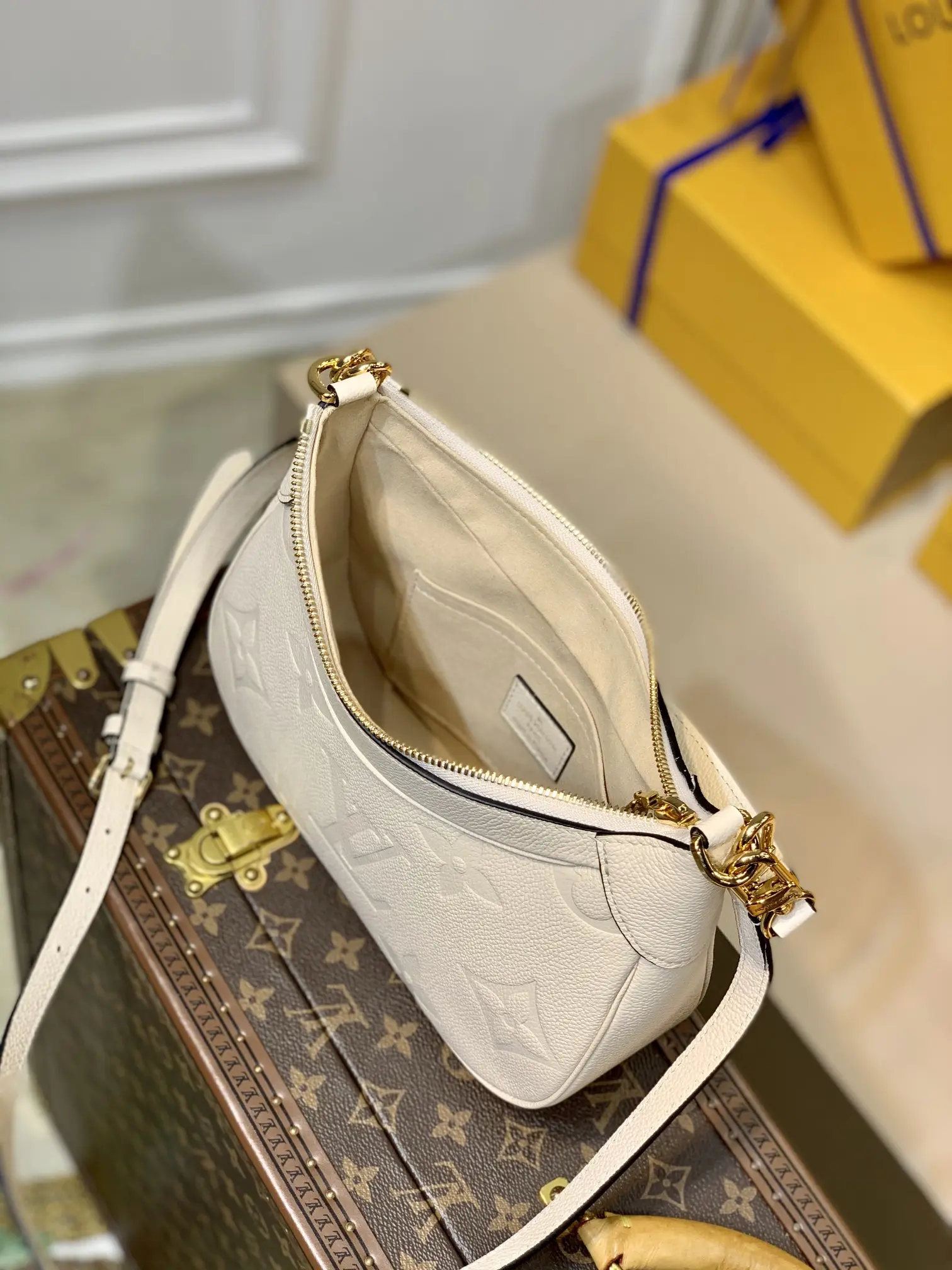 Louis Vuitton 2022 new fashion Handbags M46099