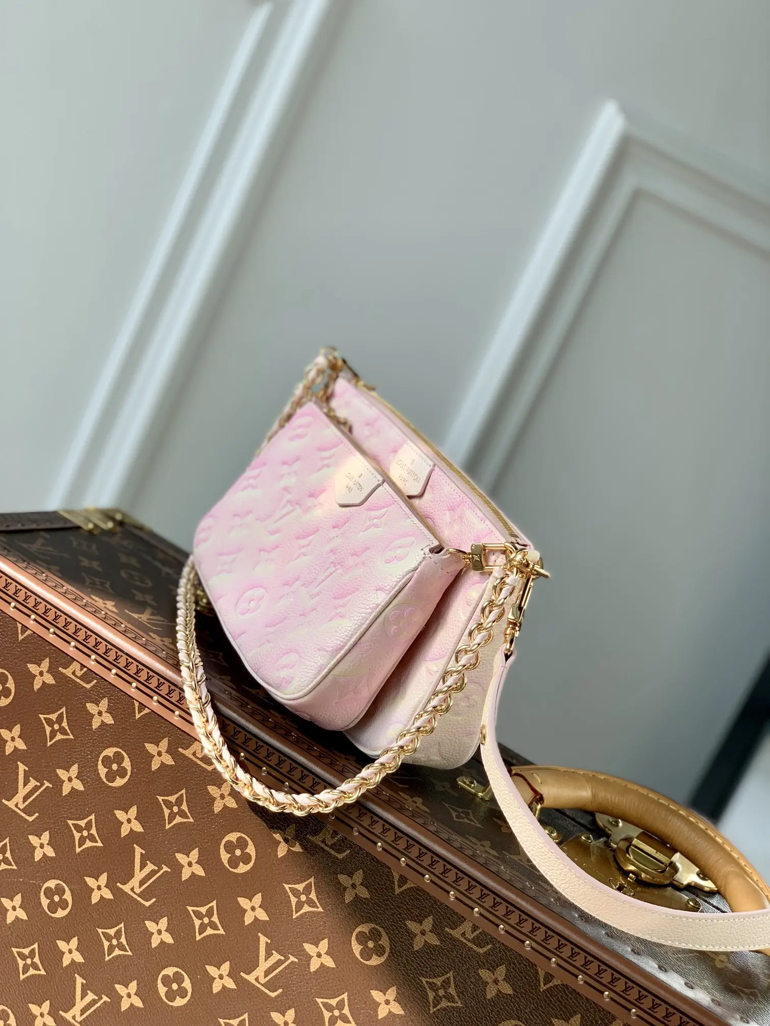 Louis Vuitton 2022 new fashion Handbags M46093