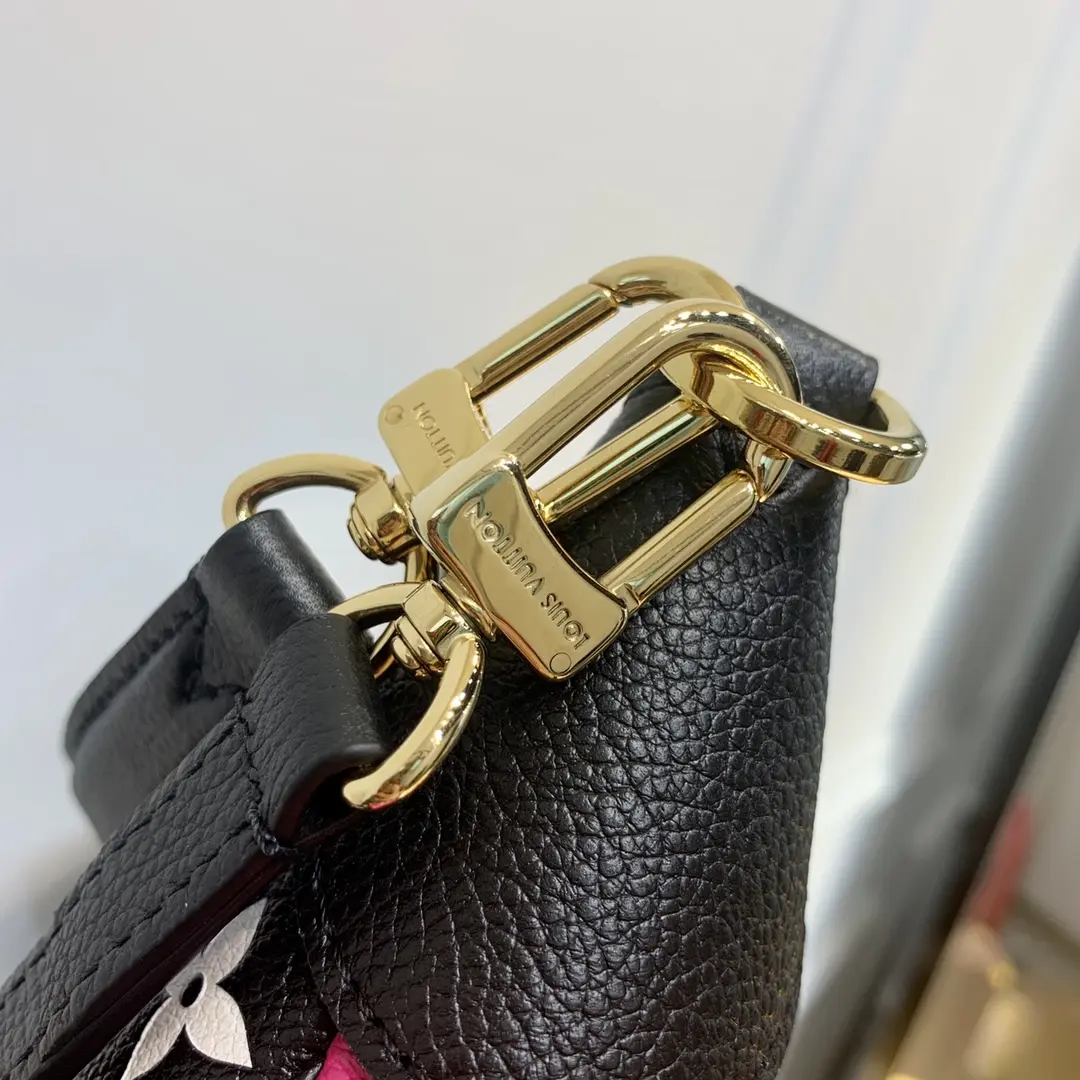 Louis Vuitton 2022 new fashion Handbags M46091
