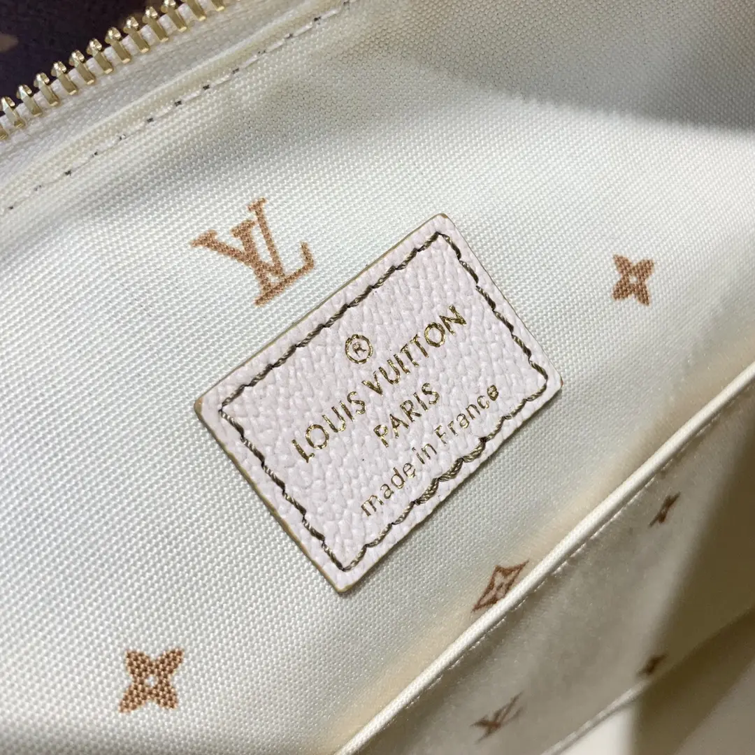 Louis Vuitton 2022 new fashion Handbags M46080