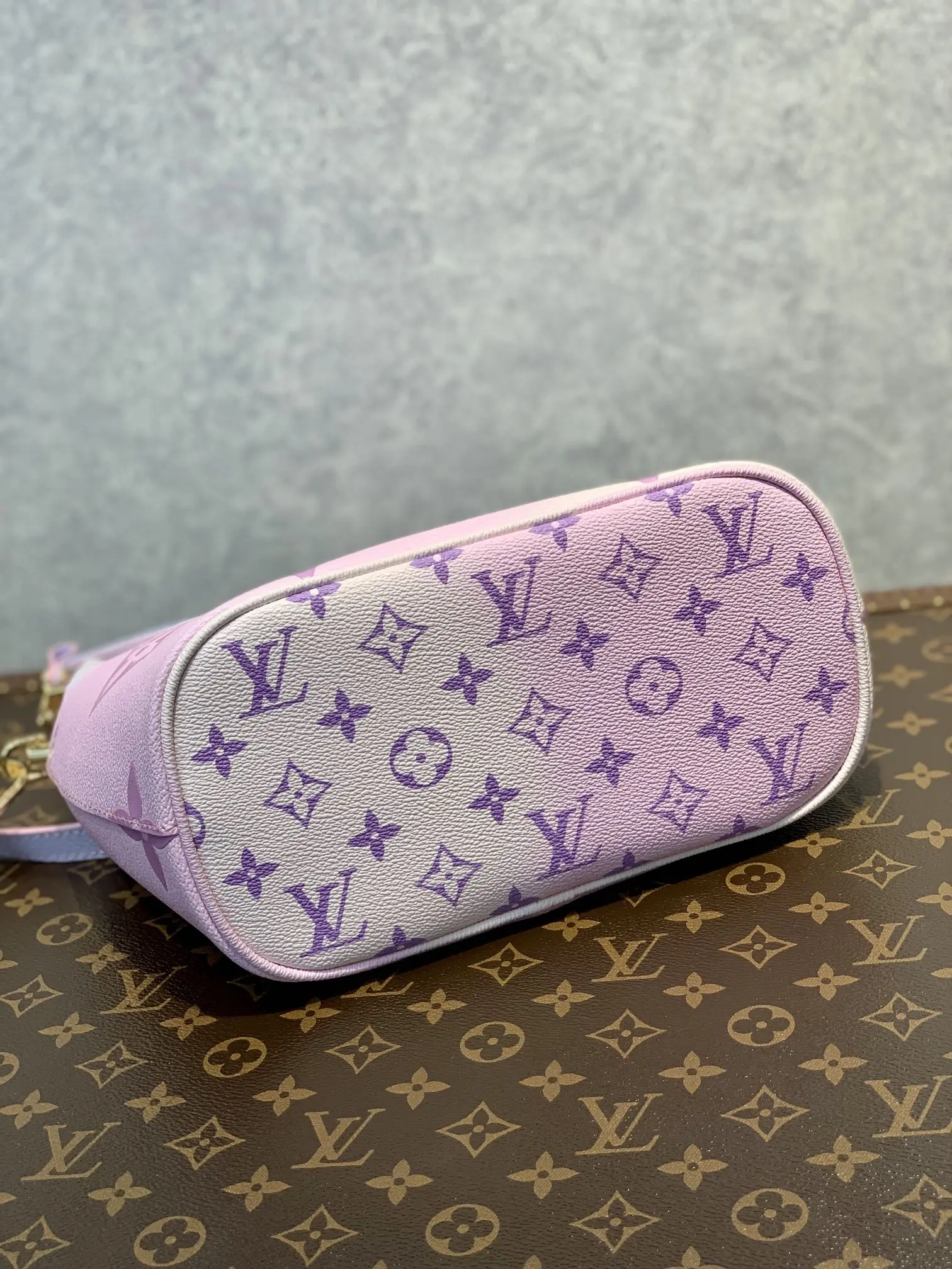 Louis Vuitton 2022 new fashion Handbags M46080