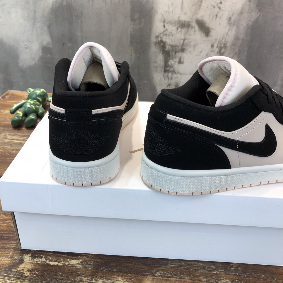 NIKE Air Jordan 1 Low Sneaker