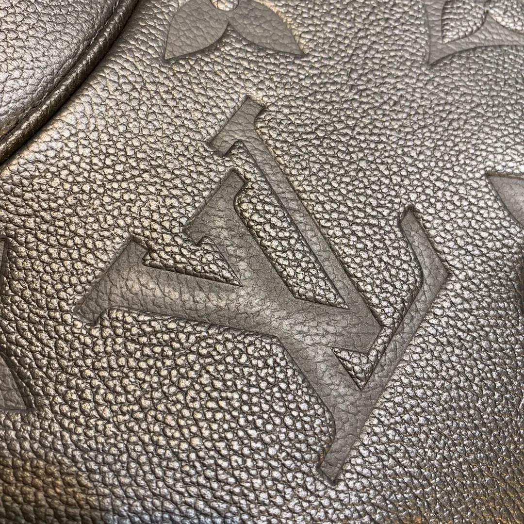 Louis Vuitton 2022 new fashion Handbags M46002