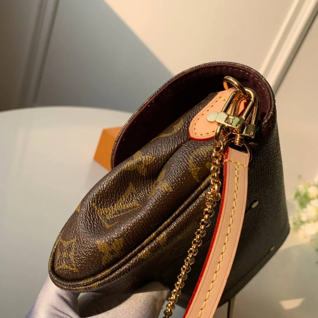 Louis Vuitton 2022 new fashion Handbags M40717