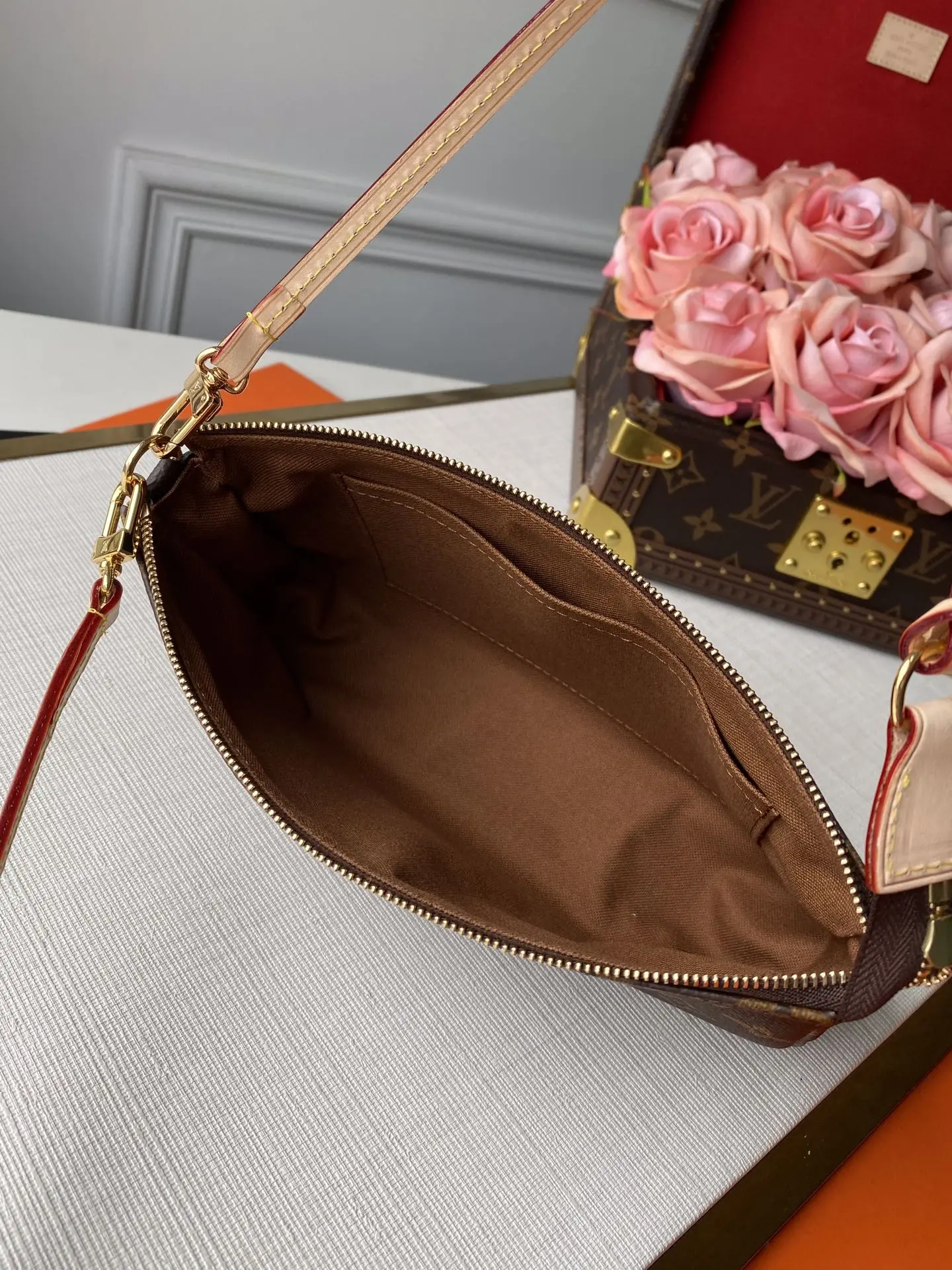 Louis Vuitton 2022 new fashion Handbags M40712