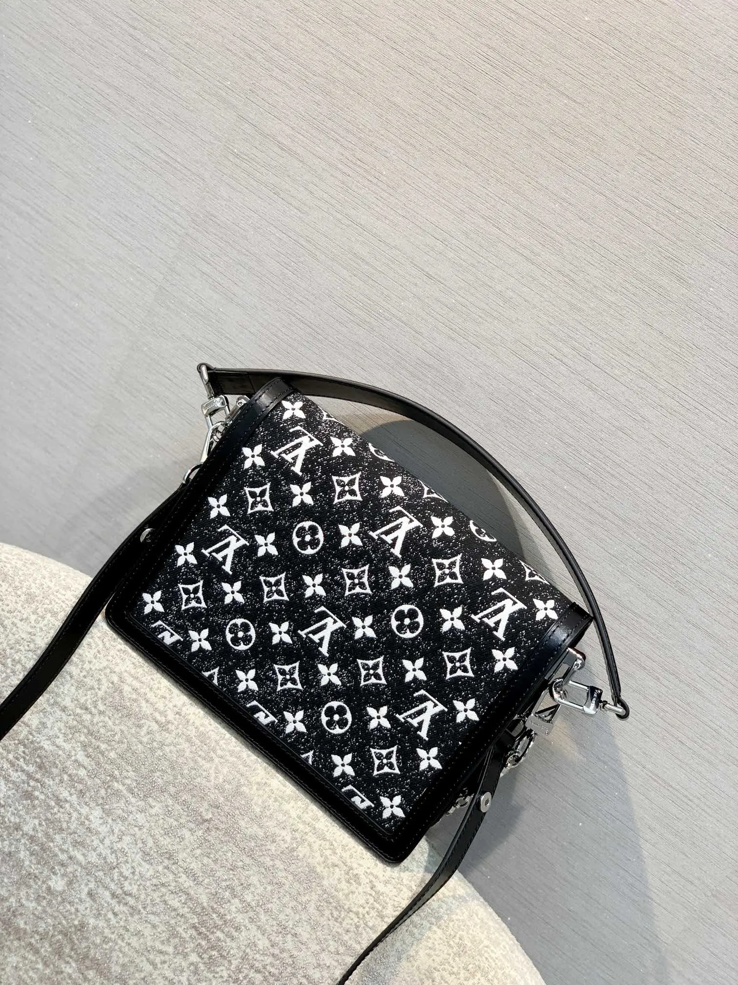Louis Vuitton 2022 Dauphine Handbags M59361
