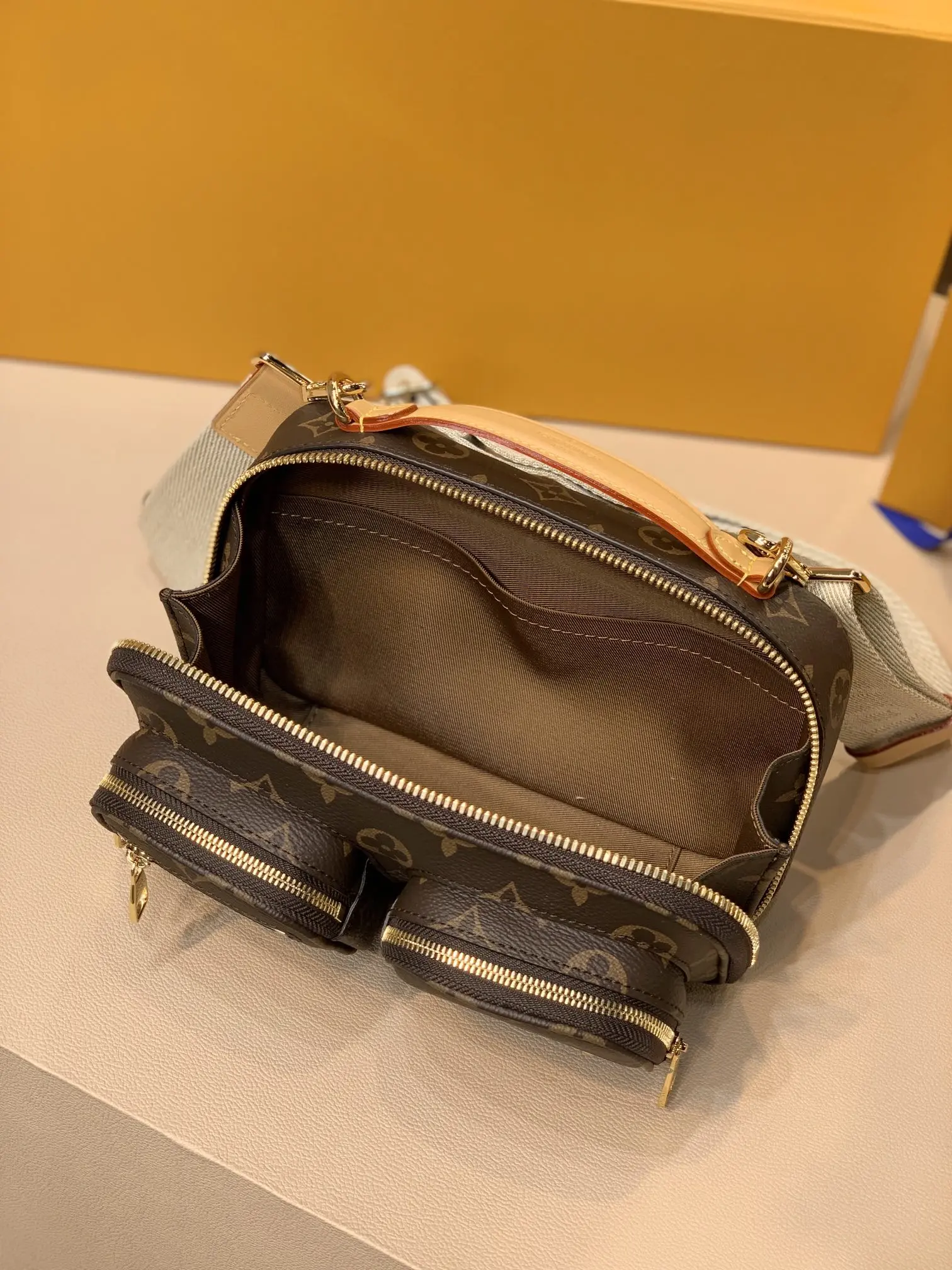 Louis Vuitton  Utility Crossbody Handbags 