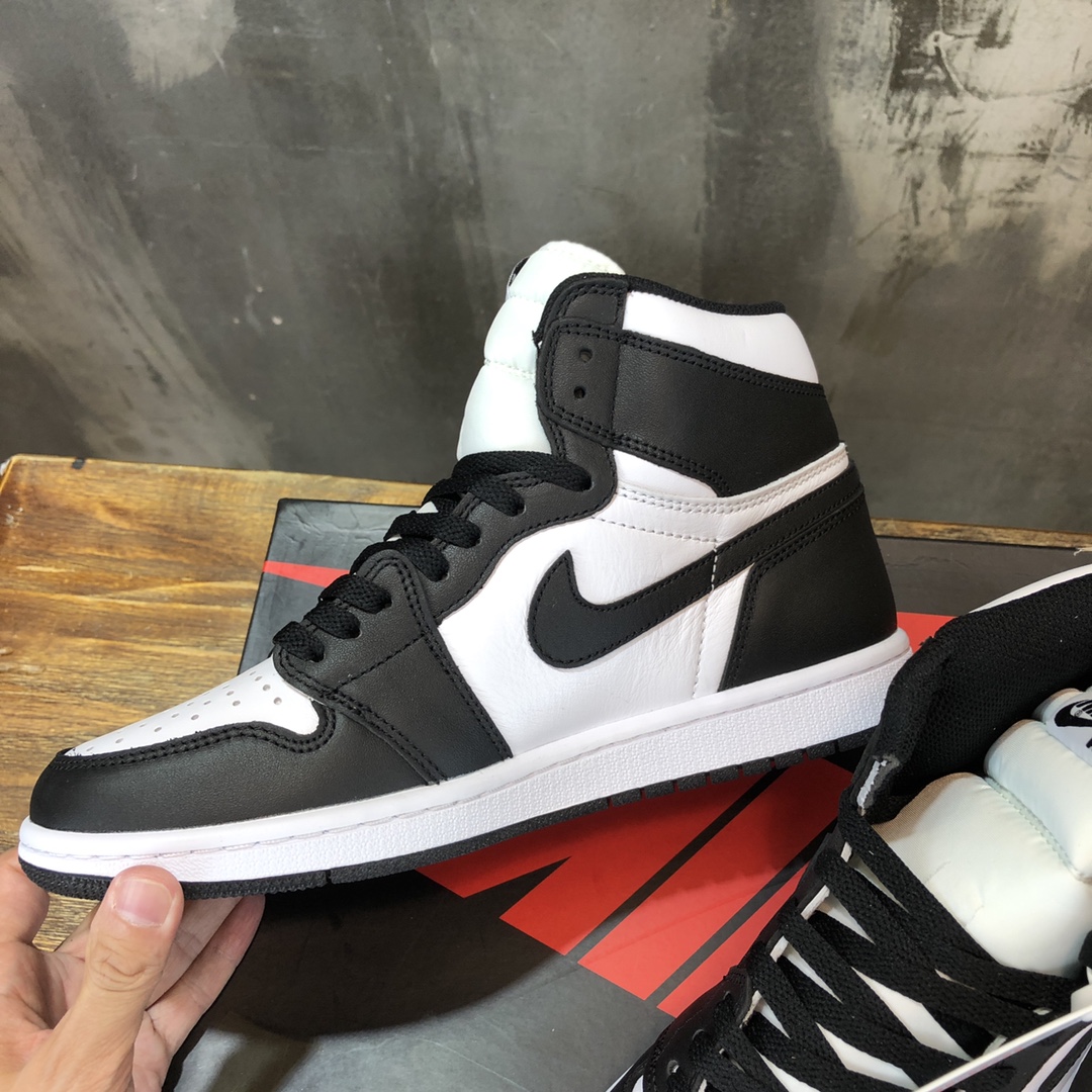 Nike Air Jordan 1 High Retro Sneaker