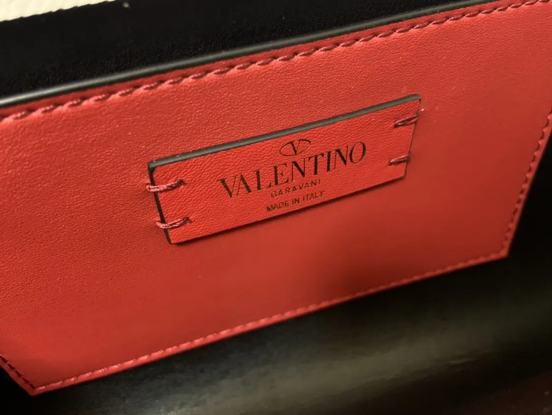  Valen Garavani VSLING Handbags