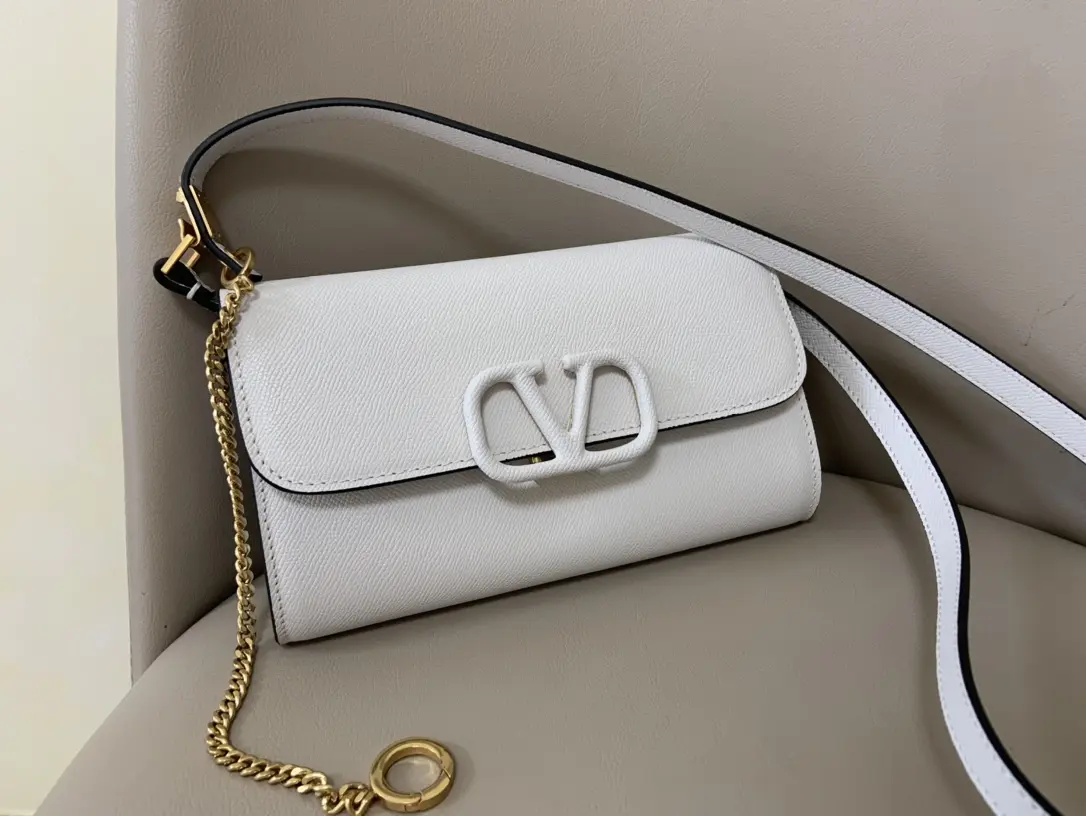  Valen Garavani VSLING Handbags