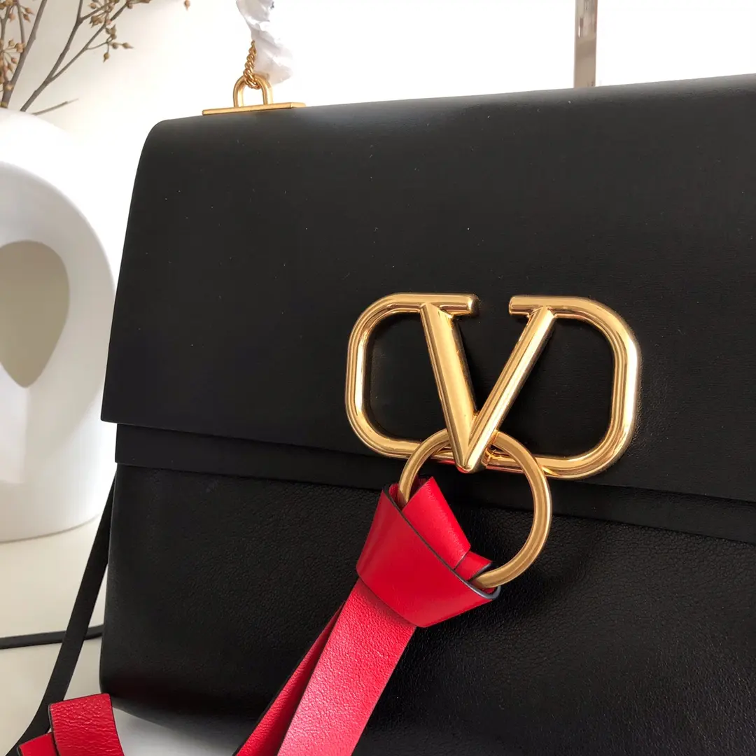  Valen Garavani Vring Handbags