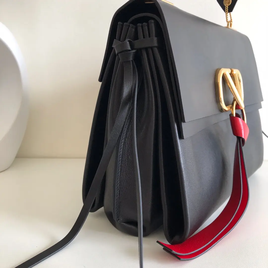  Valen Garavani Vring Handbags