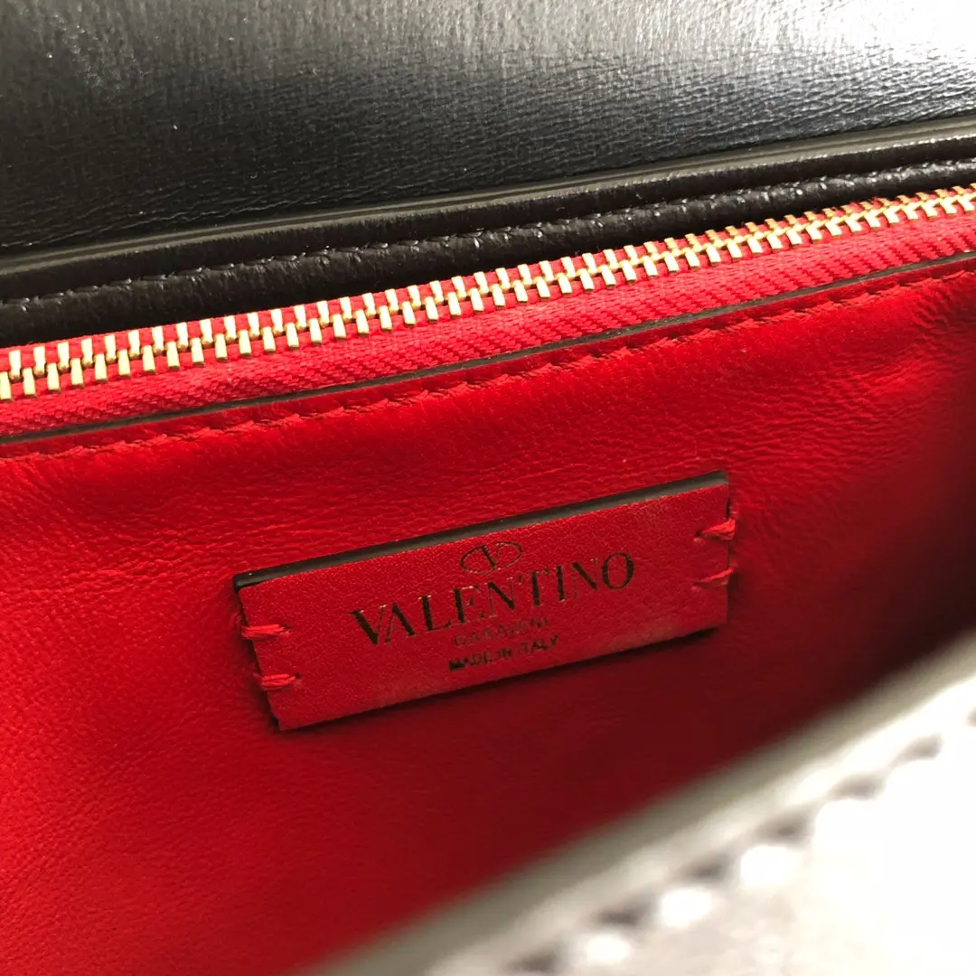  Valen Garavani Vring Handbags