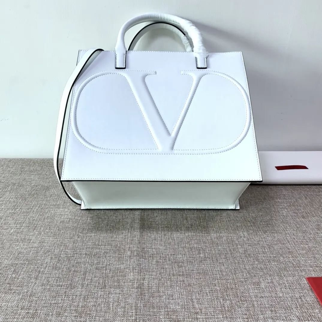  Valentino Garavani VLOGO Walk Handbags