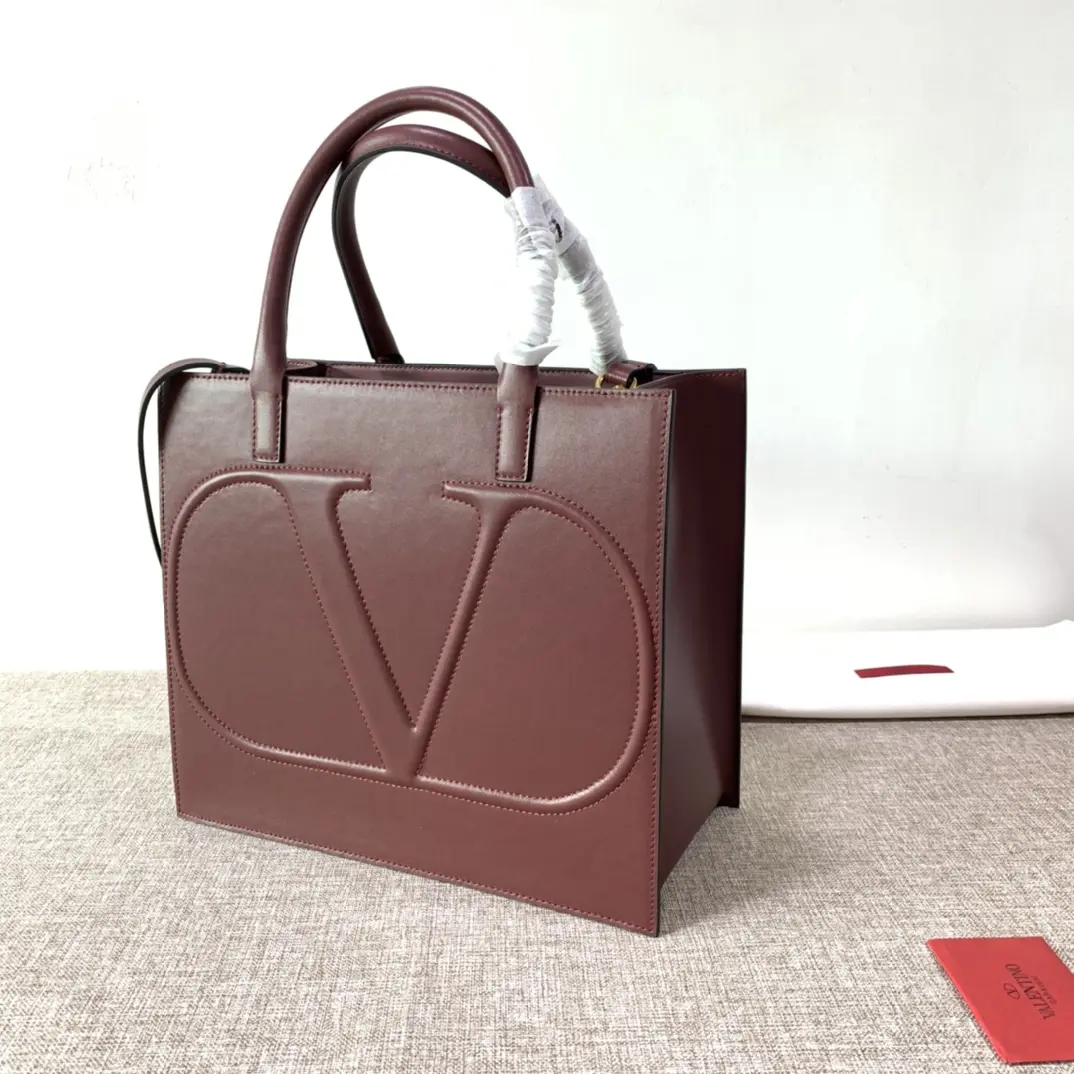  Valen Garavani VLOGO Walk Handbags