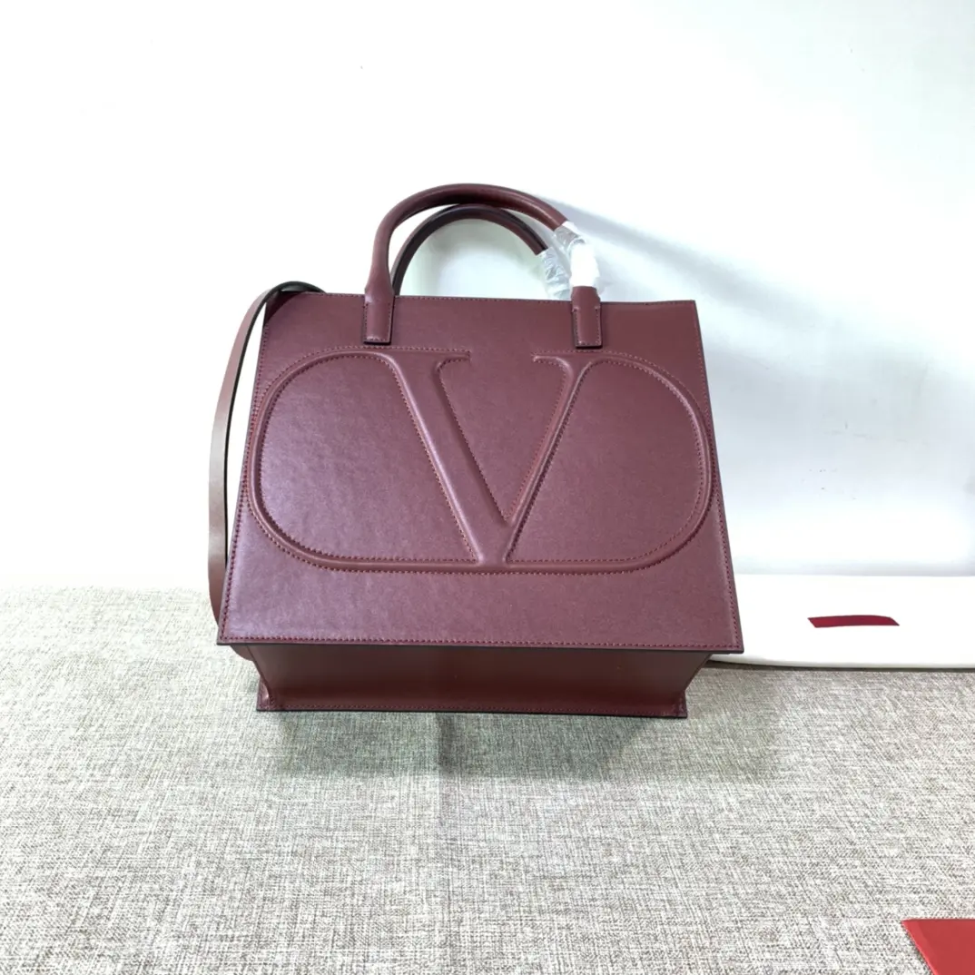  Valen Garavani VLOGO Walk Handbags