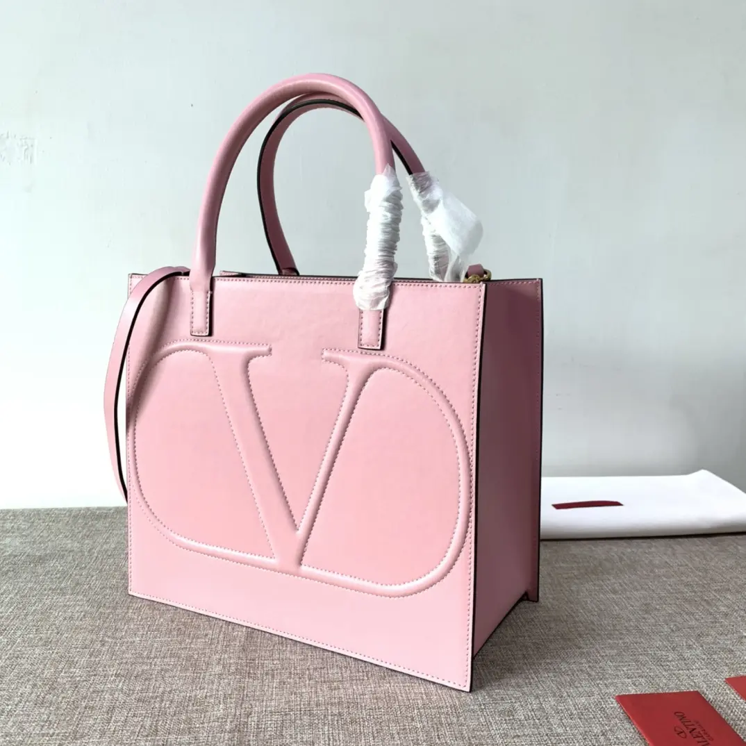  Valen Garavani VLOGO Walk Handbags