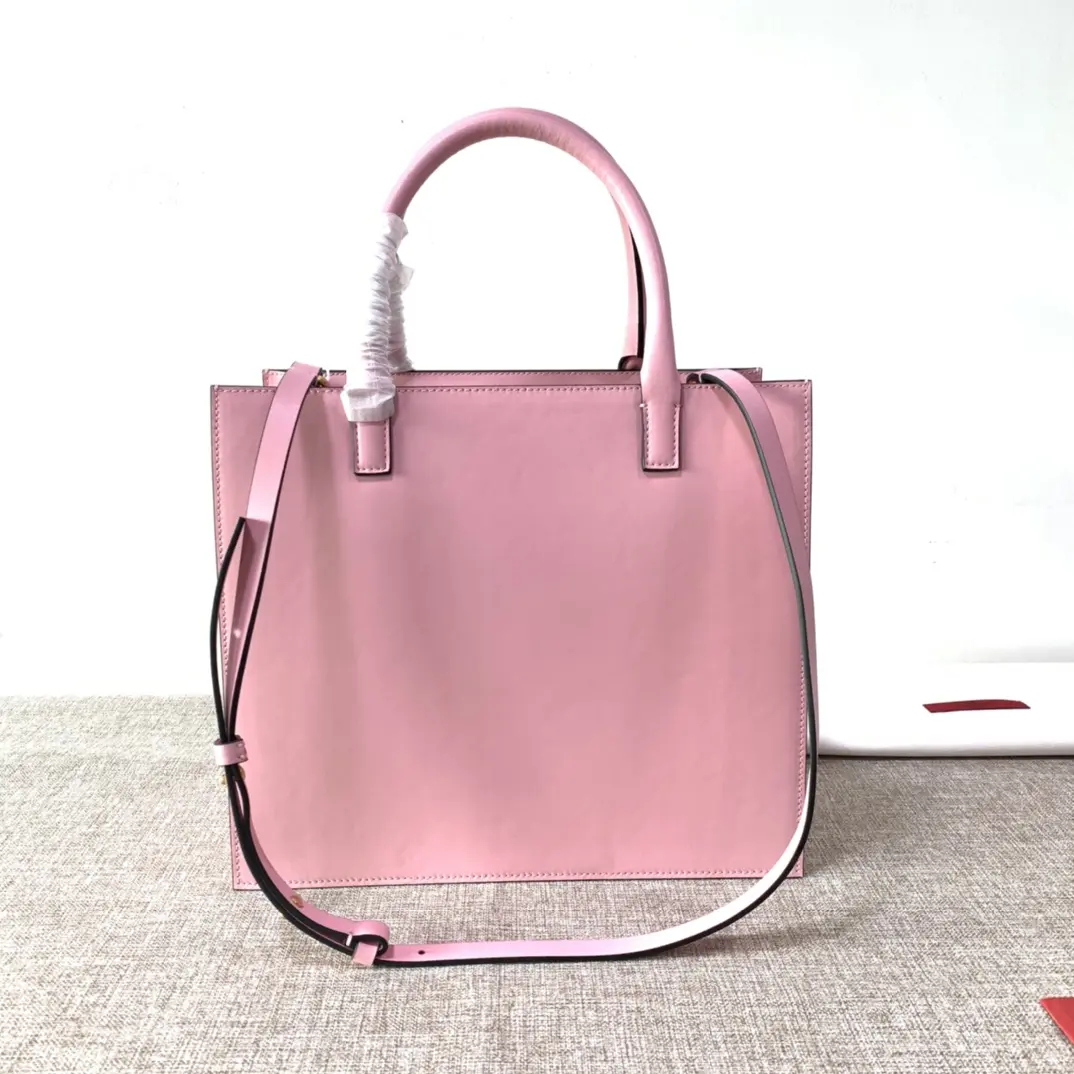  Valen Garavani VLOGO Walk Handbags