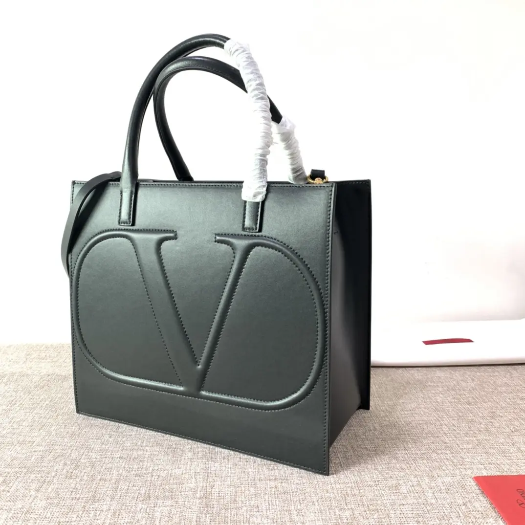  Valen Garavani VLOGO Walk Handbags