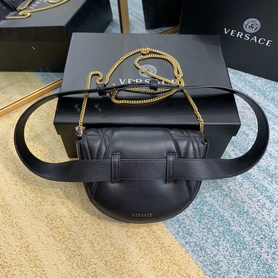  Valen Garavani Virtus Handbags