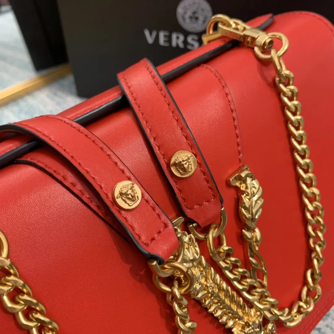  Valen Garavani Virtus Handbags