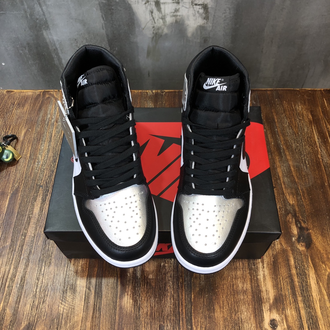 Nike Air Jordan 1 High OG Retro ＂Silver Toe＂ Sneaker