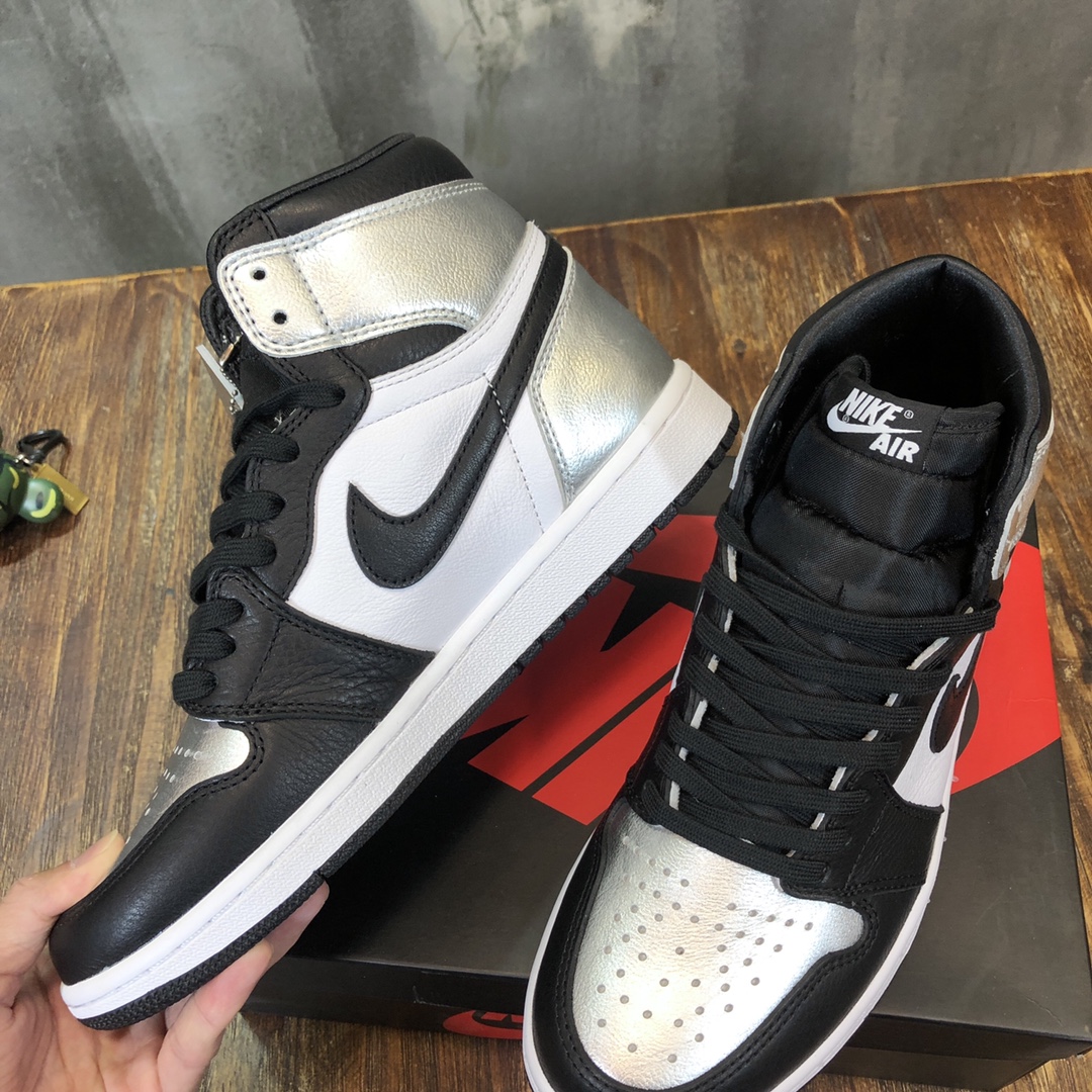 Nike Air Jordan 1 High OG Retro ＂Silver Toe＂ Sneaker