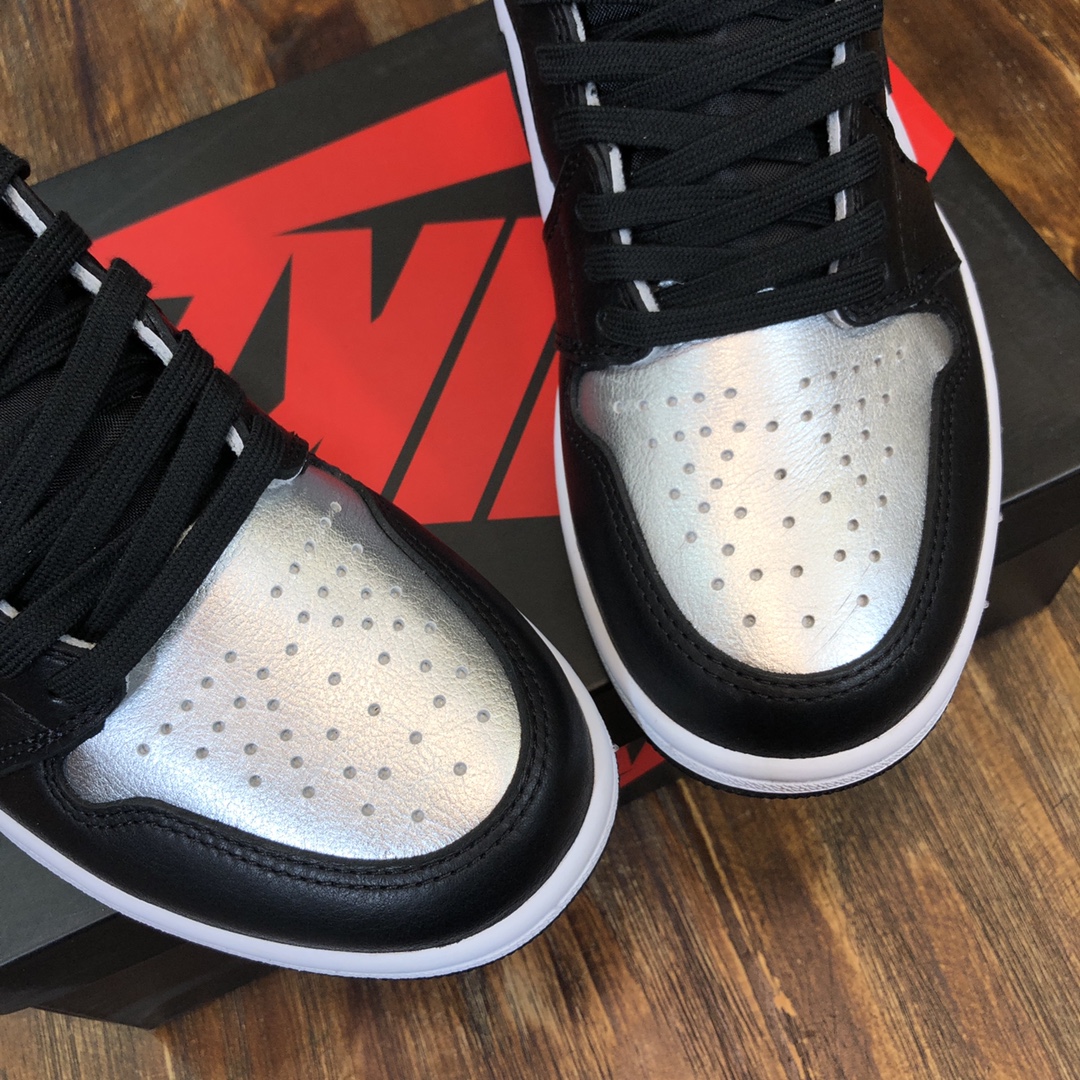 Nike Air Jordan 1 High OG Retro ＂Silver Toe＂ Sneaker