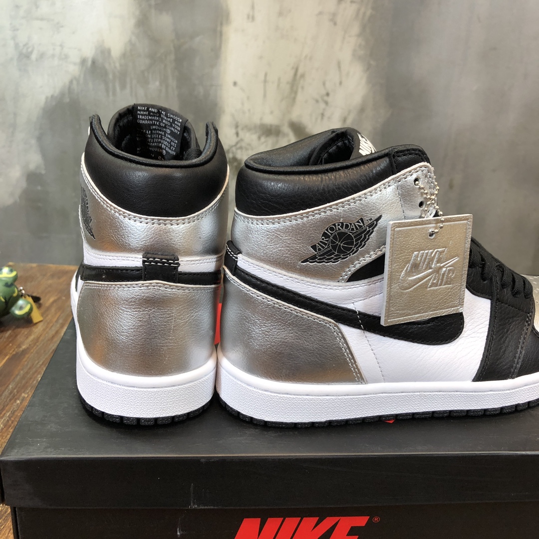 Nike Air Jordan 1 High OG Retro ＂Silver Toe＂ Sneaker