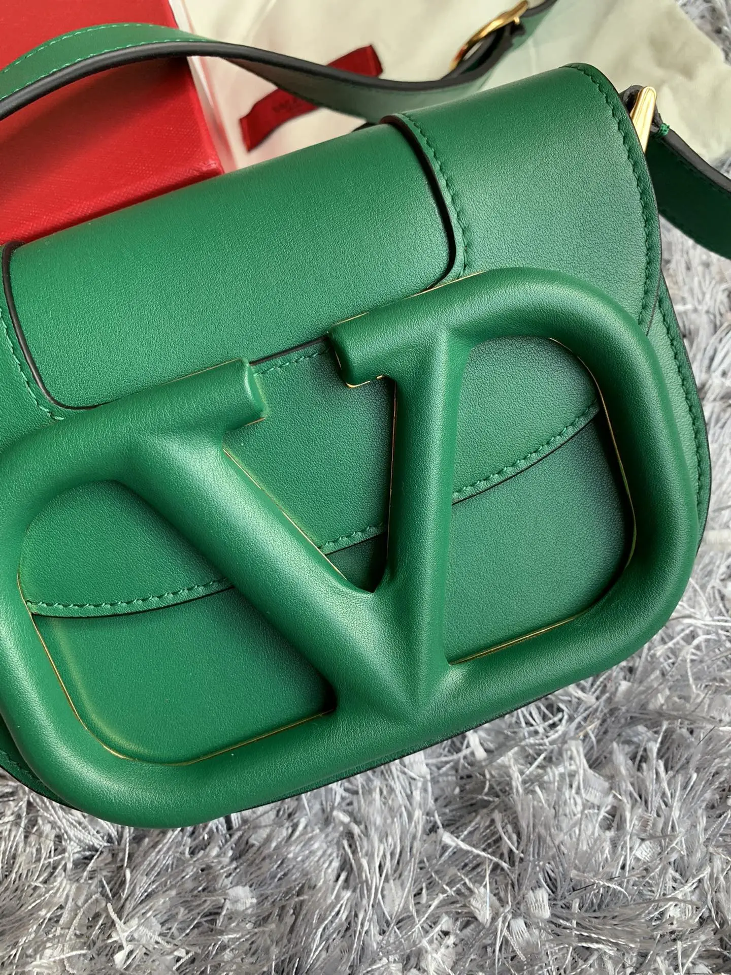 Valen Garavani Supervee Handbags