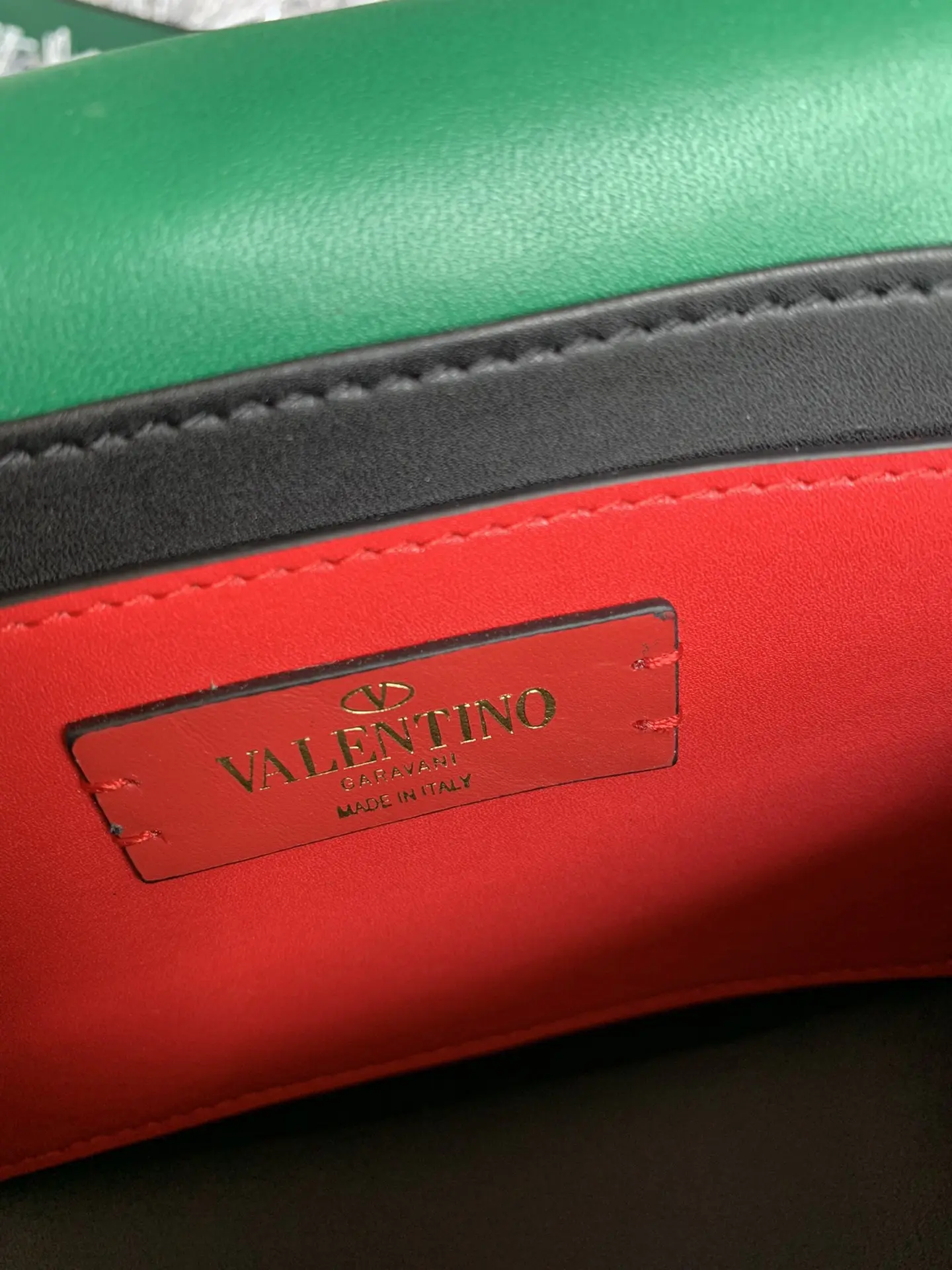  Valen Garavani Supervee Handbags