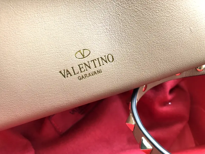  Valen Garavani Supervee Handbags