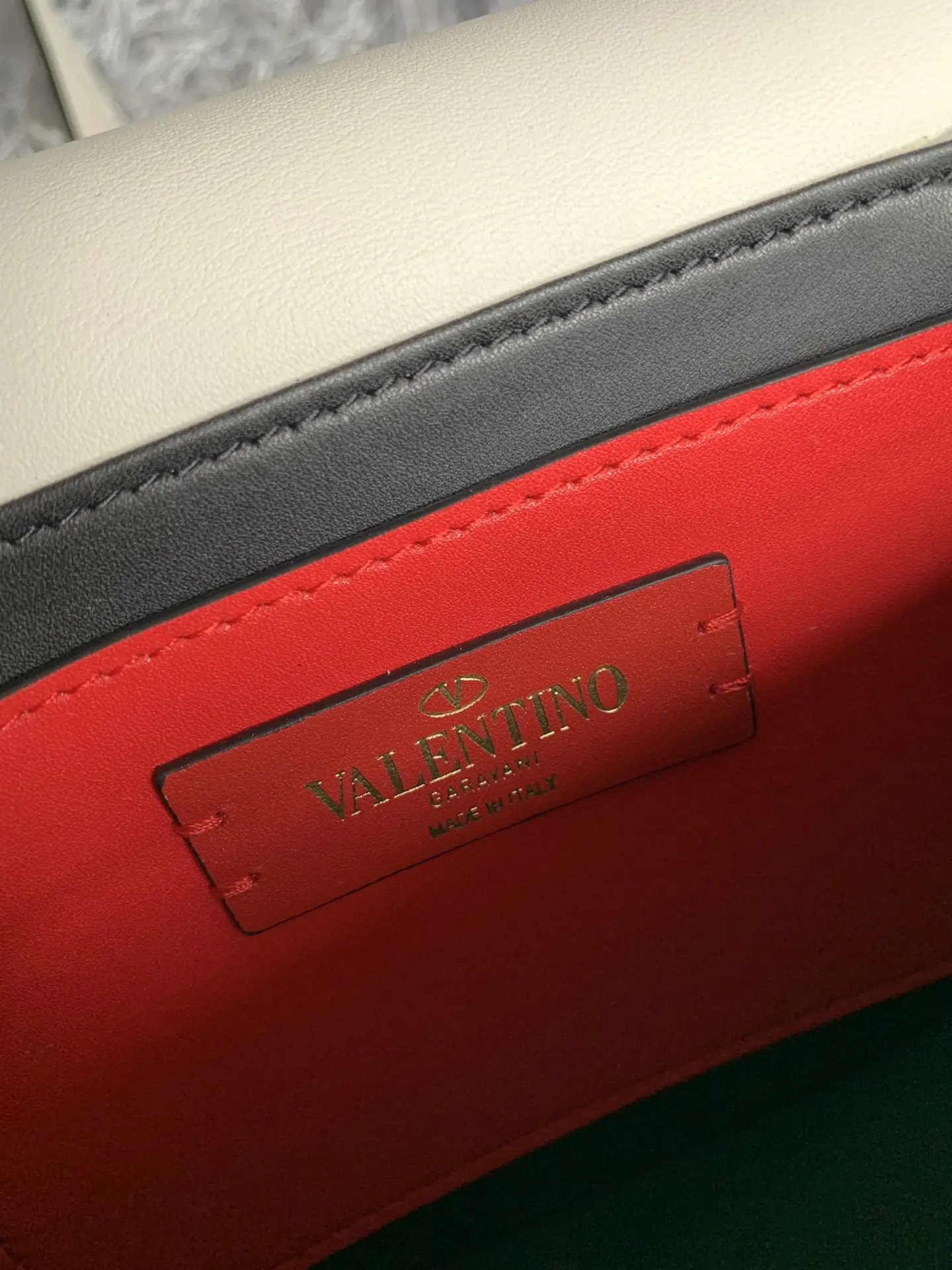  Valen Garavani Supervee Handbags