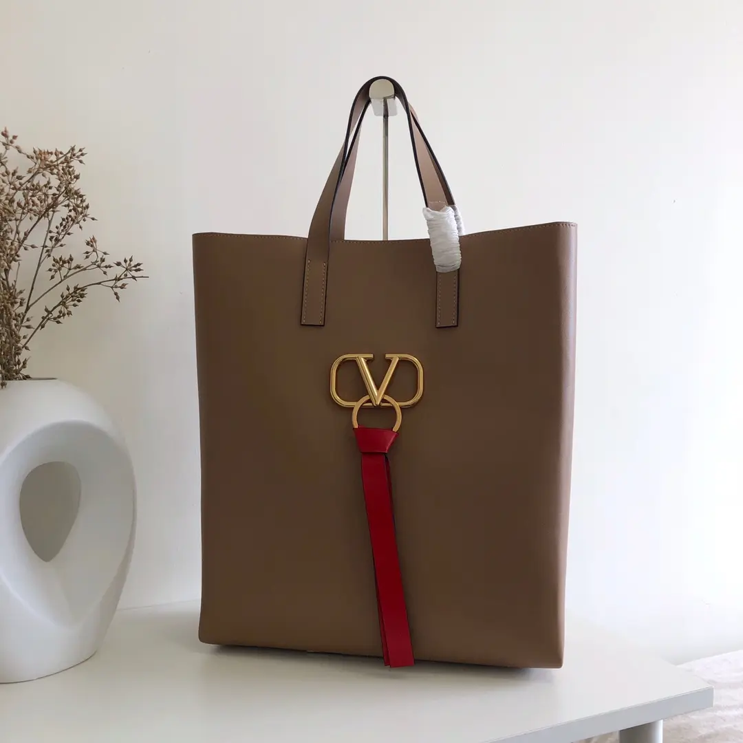  Valen Garavani N/S Vring Handbags