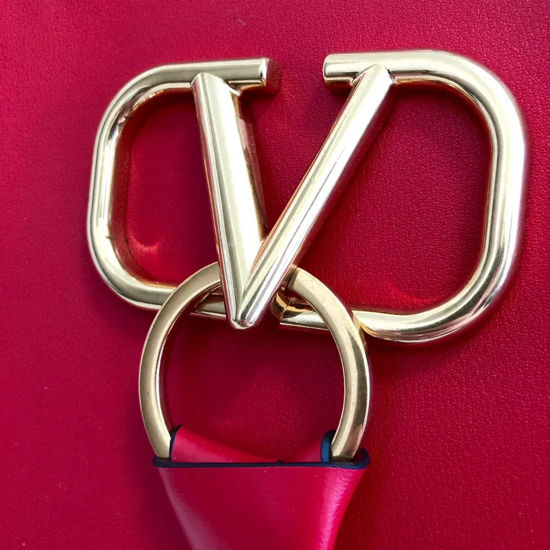  Valen Garavani N/S Vring Handbags