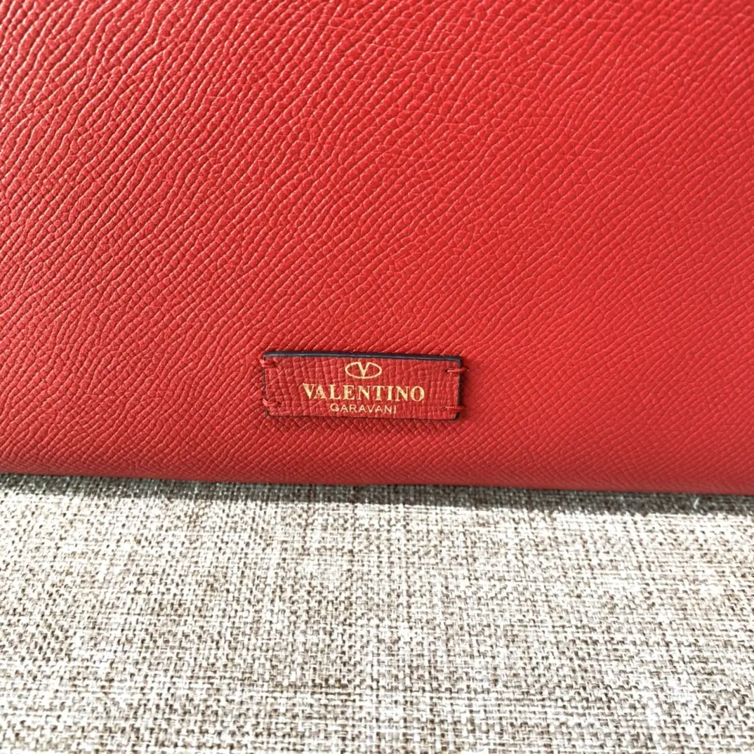  Valen Garavani LOGOValen Handbags