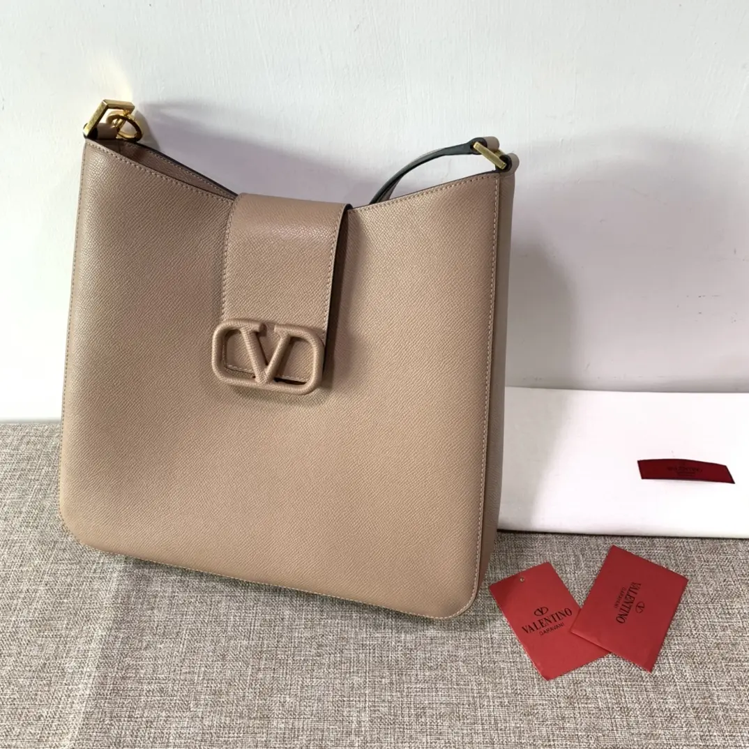  Valen Garavani LOGOValen Handbags