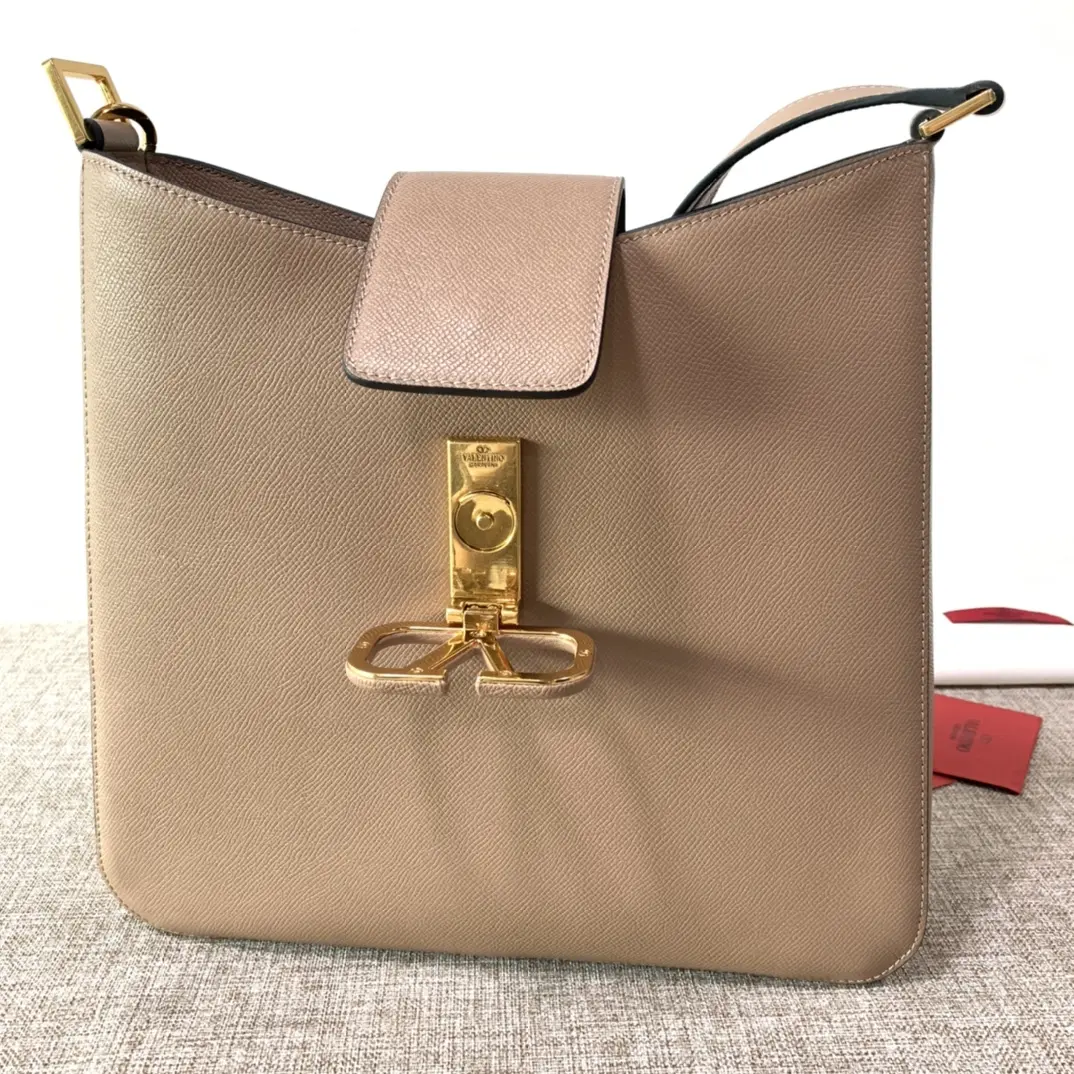  Valen Garavani LOGOValen Handbags