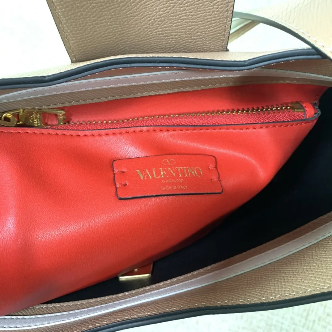  Valen Garavani LOGOValen Handbags