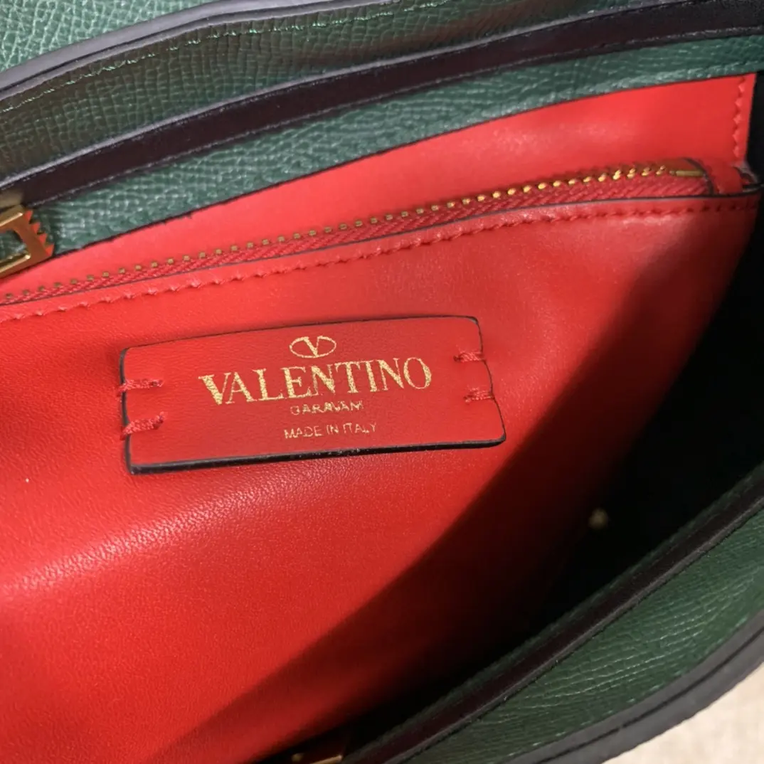  Valen Garavani LOGOValen Handbags