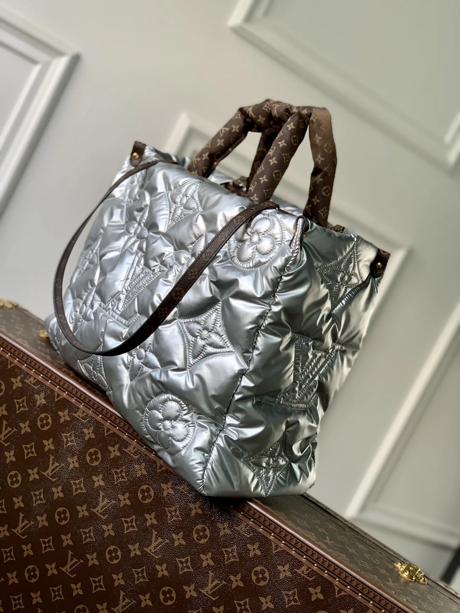 Louis Vuitton 2022 new sling bag