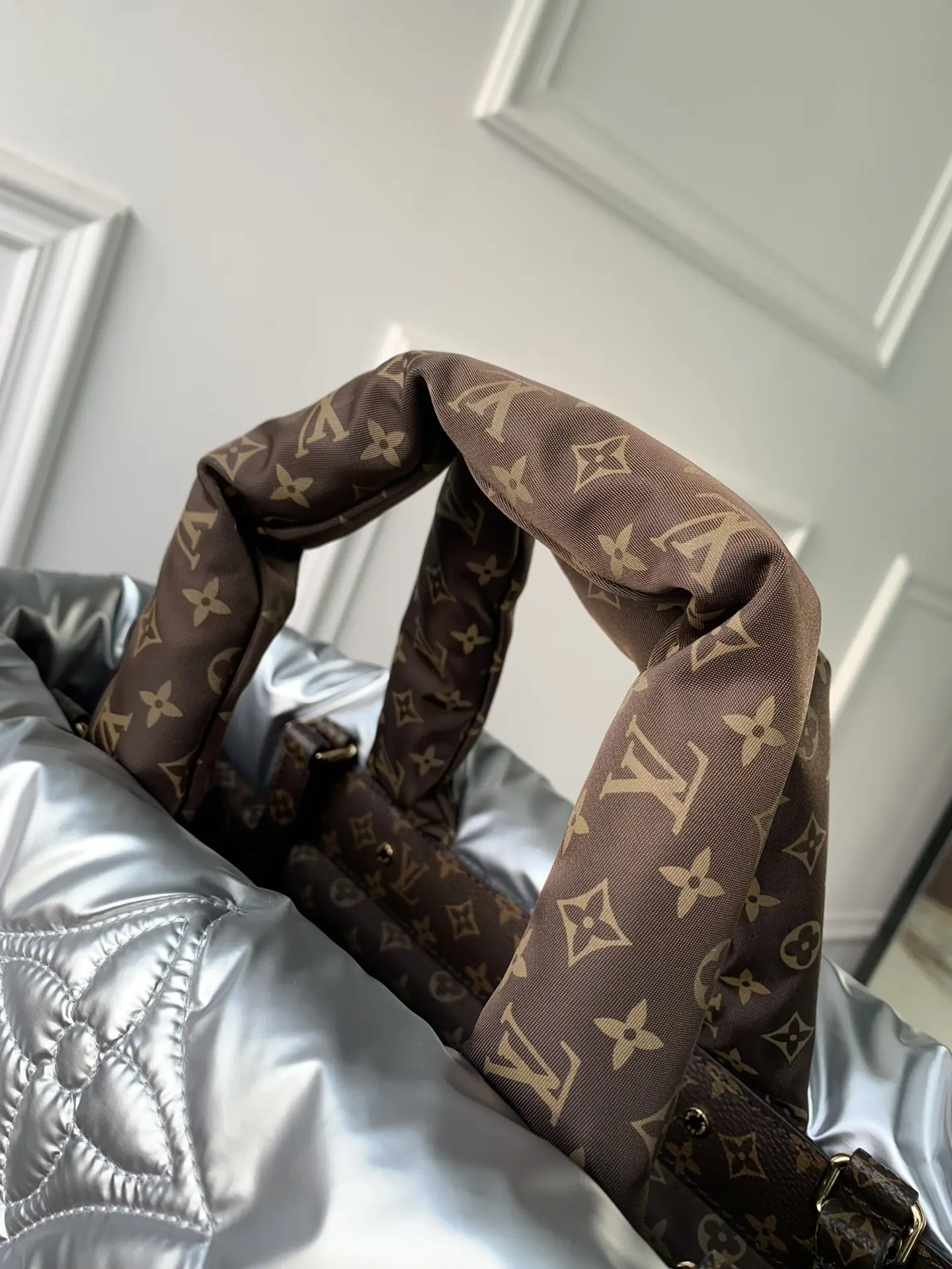 Louis Vuitton 2022 new sling bag